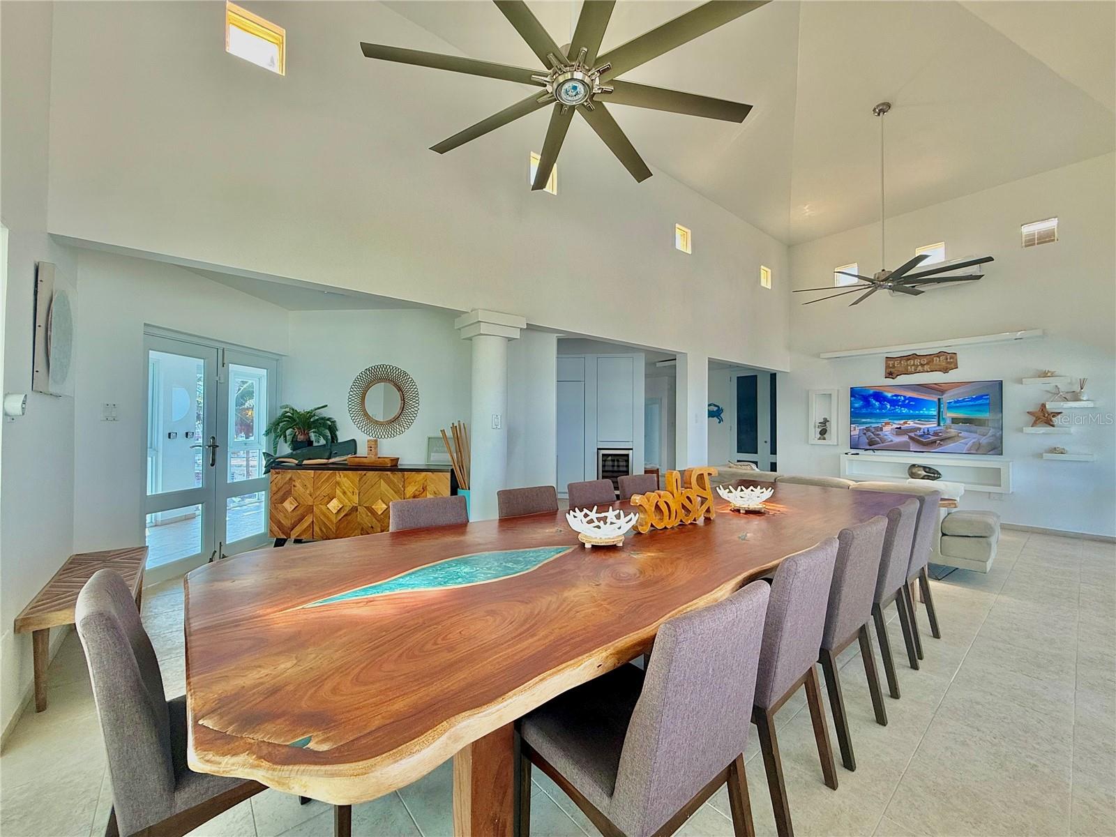 URB. LAS PALMAS - Residential