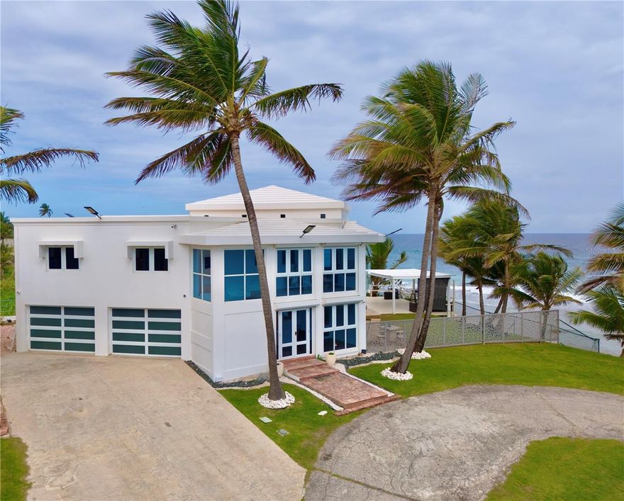 Tesoro del Mar - An exclusive property located right in front of the sea, combining privacy, direct beach access, and panoramic views. It has hosted several celebrities and has a successful business history, highly recognized for its weddings, "quinceañeras", short-term rentals, and other private events, generating extraordinary income. This business structure will be included in the sale, ensuring income for its new owner from day one. It is sold fully furnished with all its contents included. Additionally, its exclusive amenities include a heated pool, a 20 kW generator, and a 1,000-gallon water tank. Also, the sale includes a network of over 80k+ followers on social media, an additional 700 m² lot with ample capacity for vehicles, perfect for parking at large events, and ALL confirmed bookings for 2025, ensuring immediate income. A unique investment with privacy, luxury, and guaranteed profitability.

Whether you're acquiring it as an investment or a vacation home, it represents a prime asset and an unparalleled opportunity