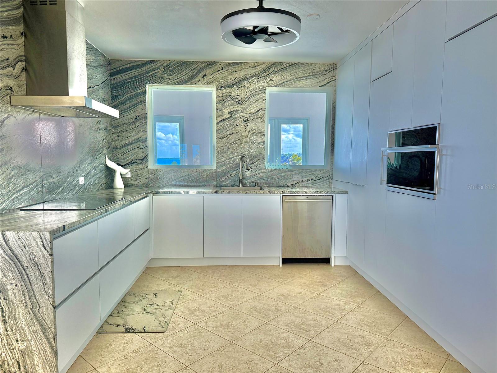 URB. LAS PALMAS - Residential