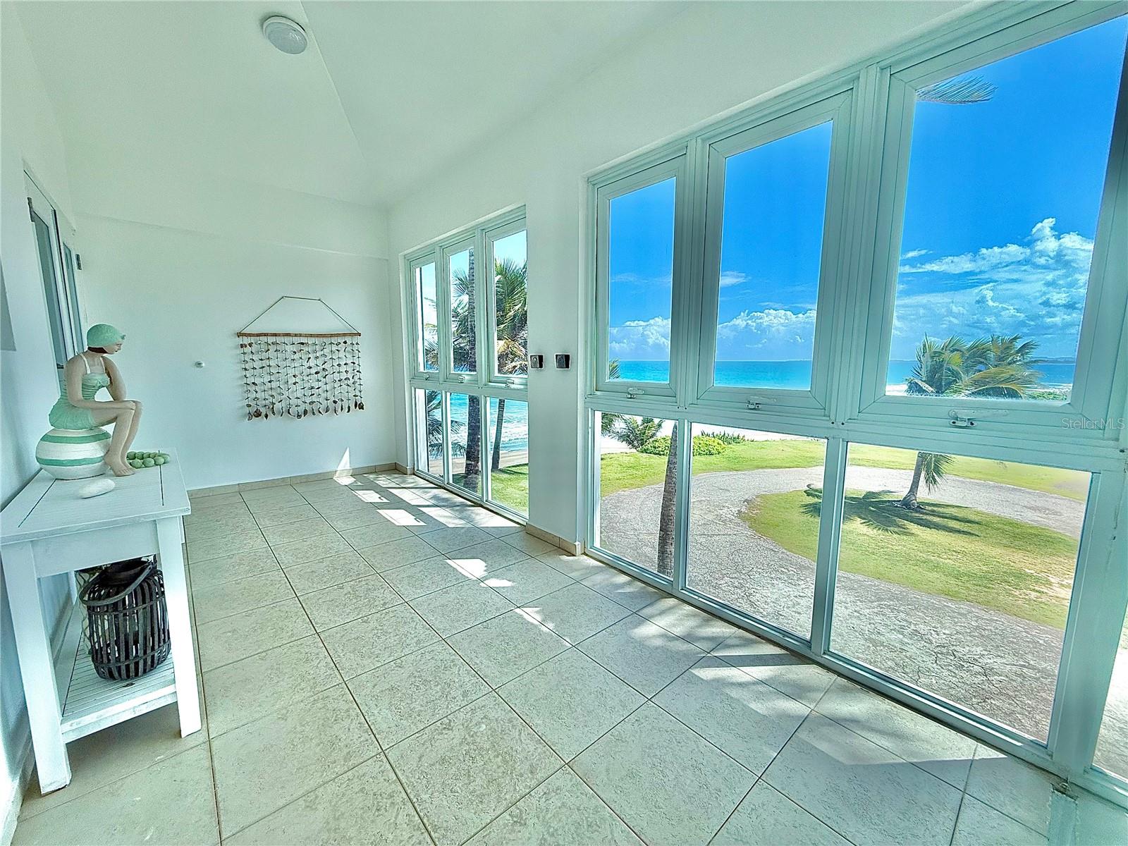 URB. LAS PALMAS - Residential