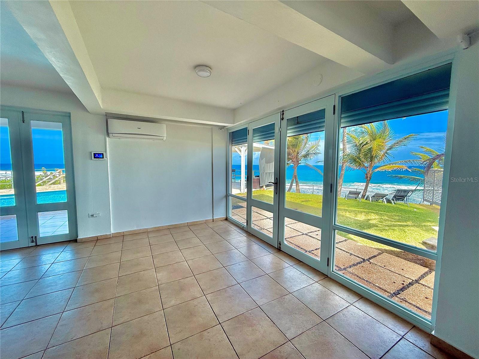 URB. LAS PALMAS - Residential