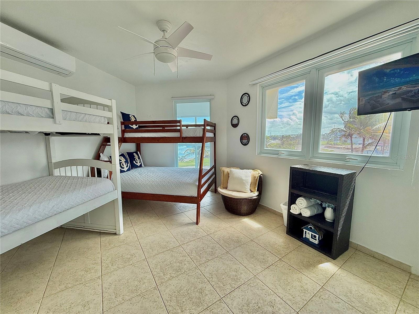 URB. LAS PALMAS - Residential