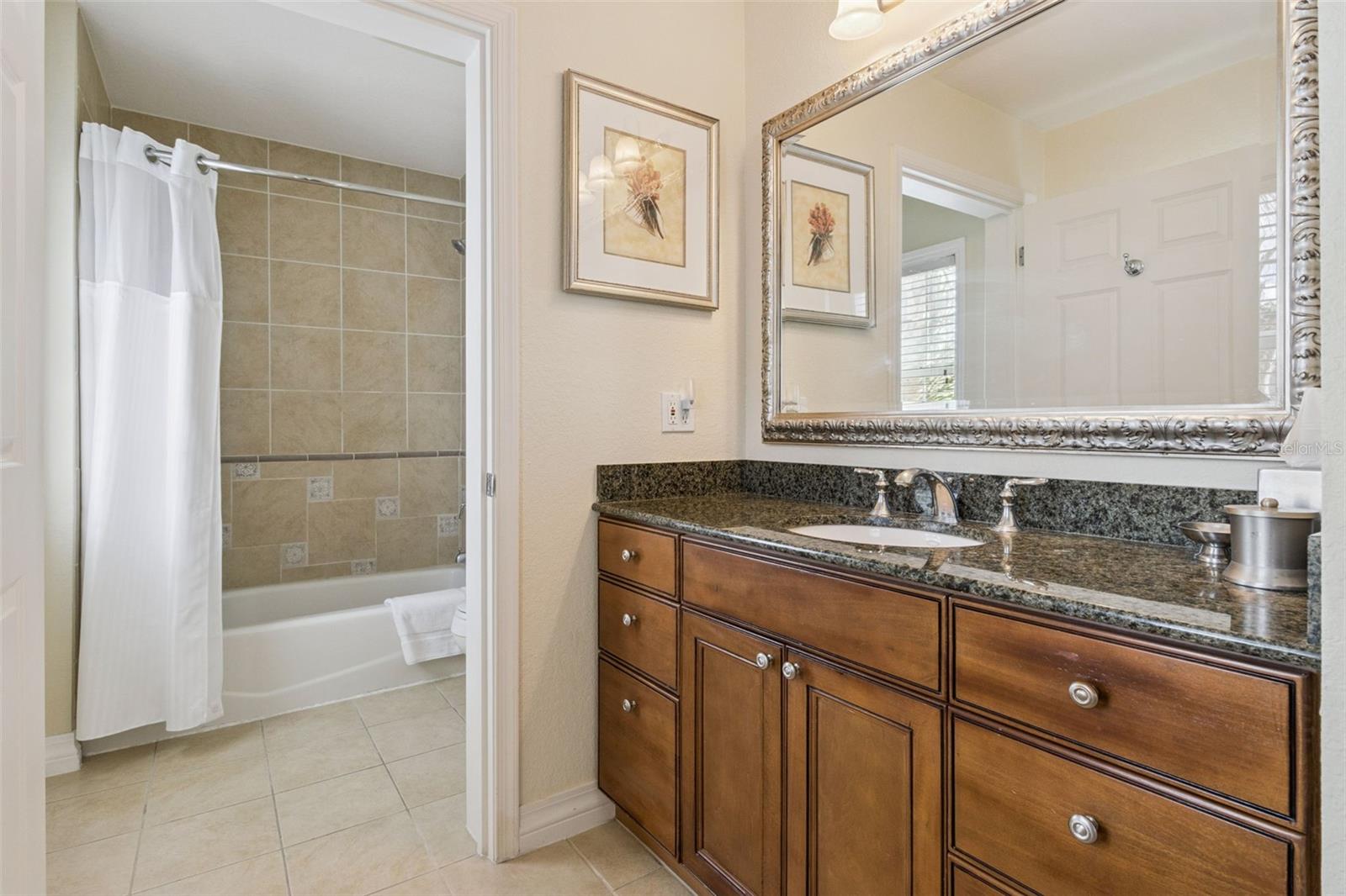 REUNION - Residential