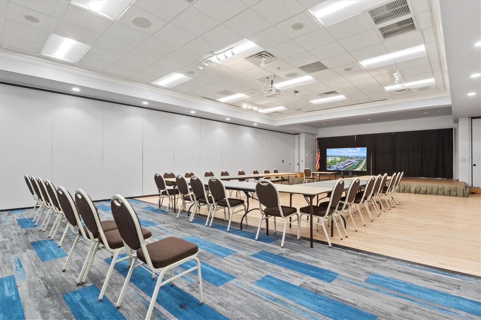 RIVERWOOD - Residential