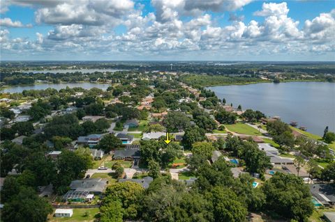 A home in WINTER HAVEN