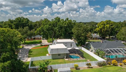 A home in WINTER HAVEN