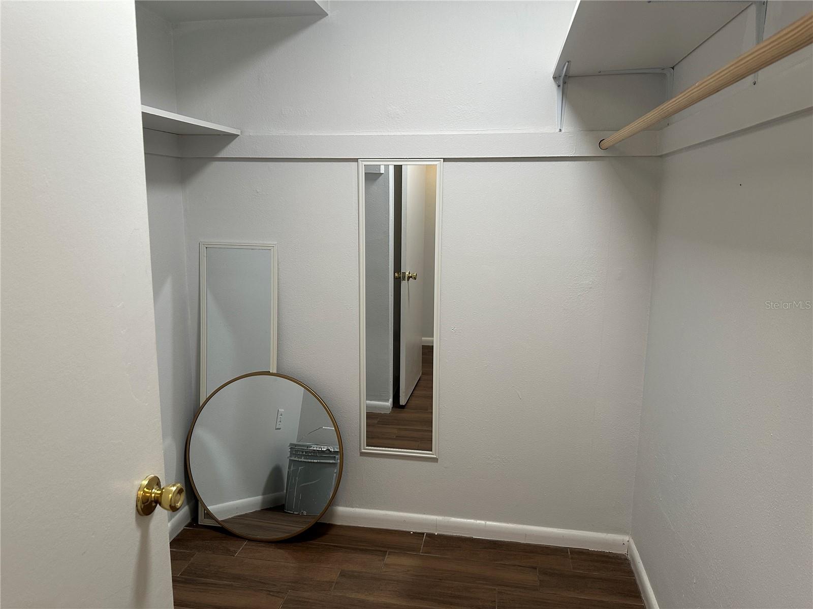 CARROLLBROOK LAKESIDE CONDOMIN - Residential Lease