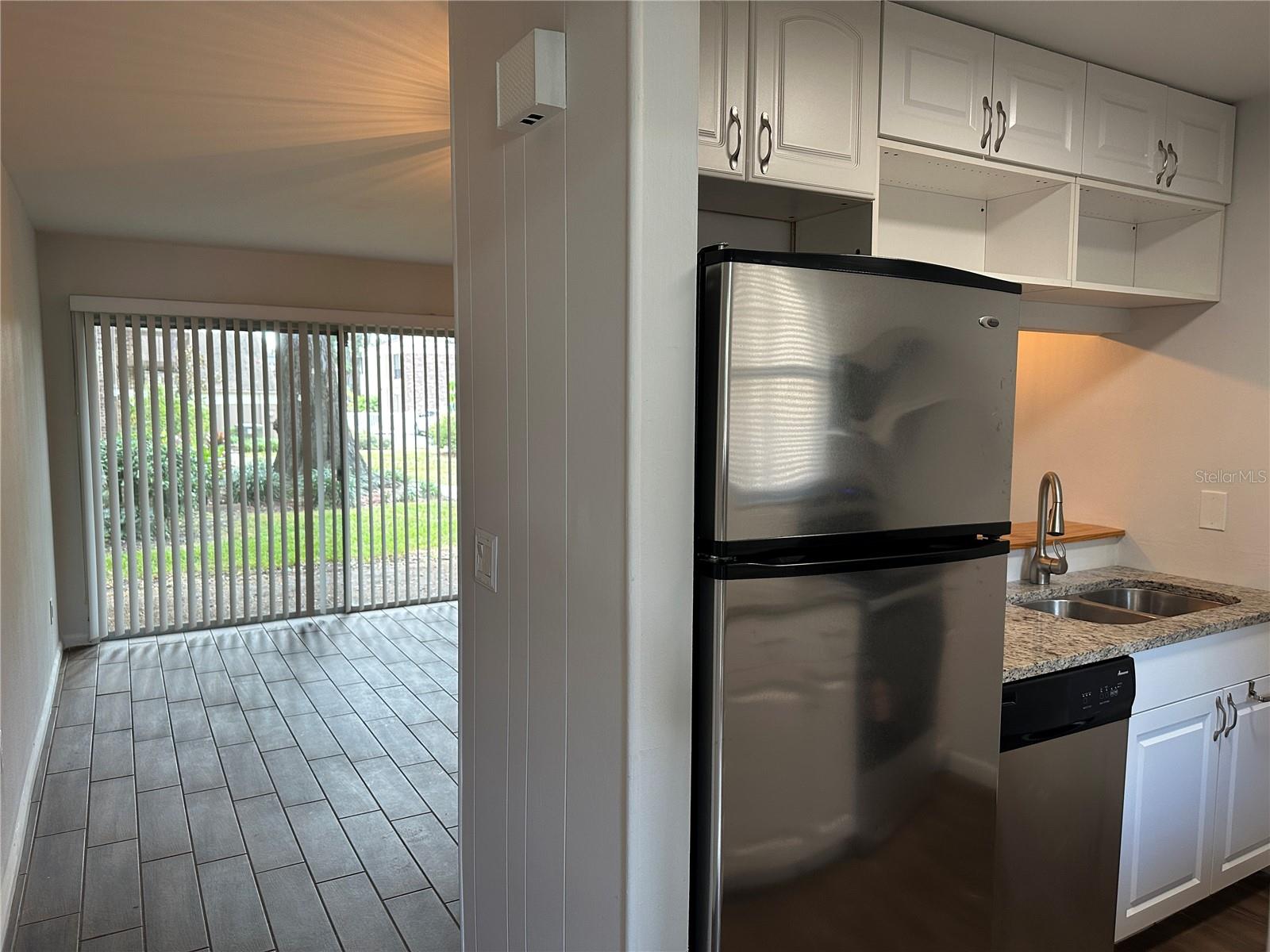 CARROLLBROOK LAKESIDE CONDOMIN - Residential Lease