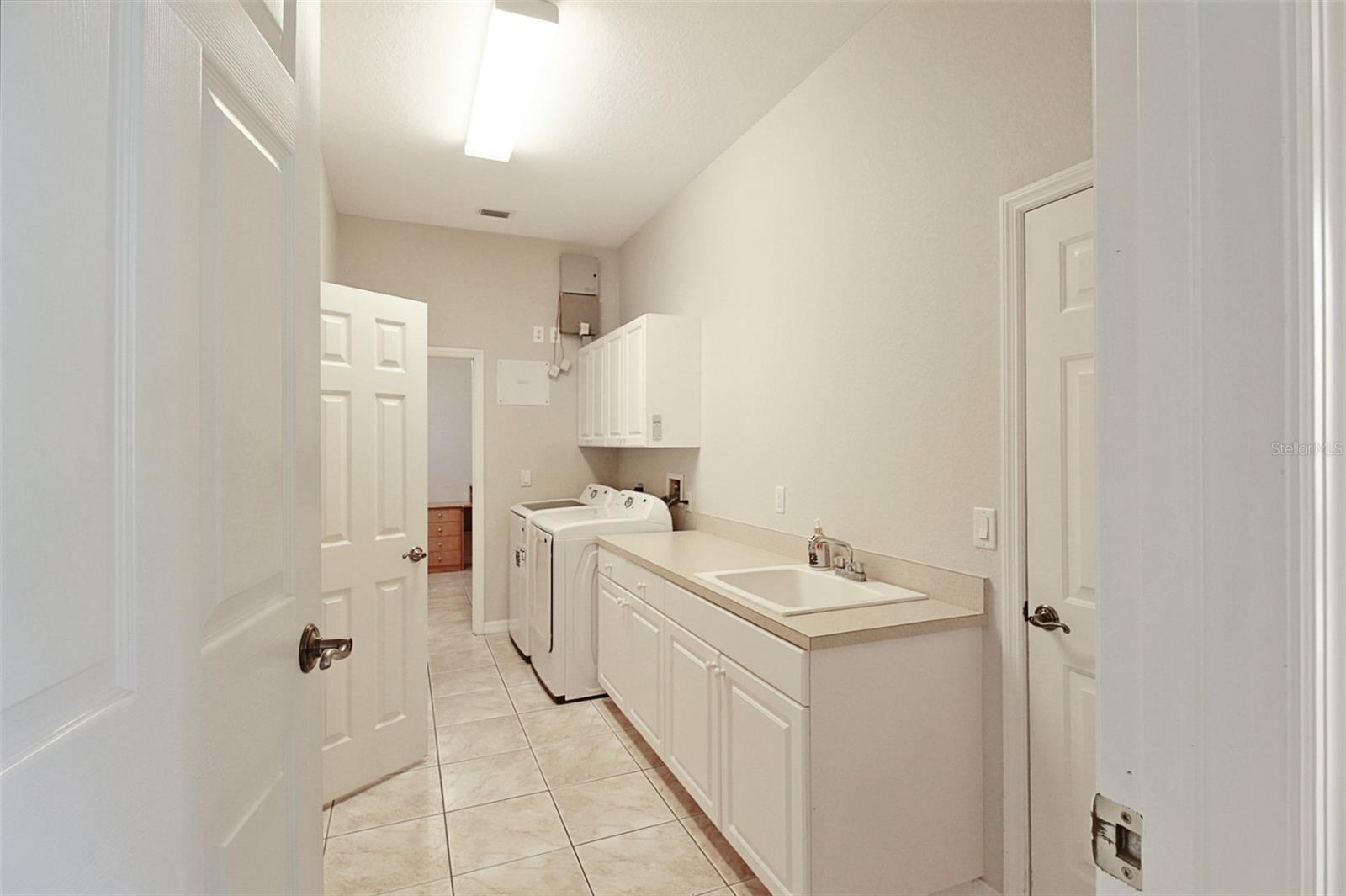 FOXBROOK PH I - Residential Lease