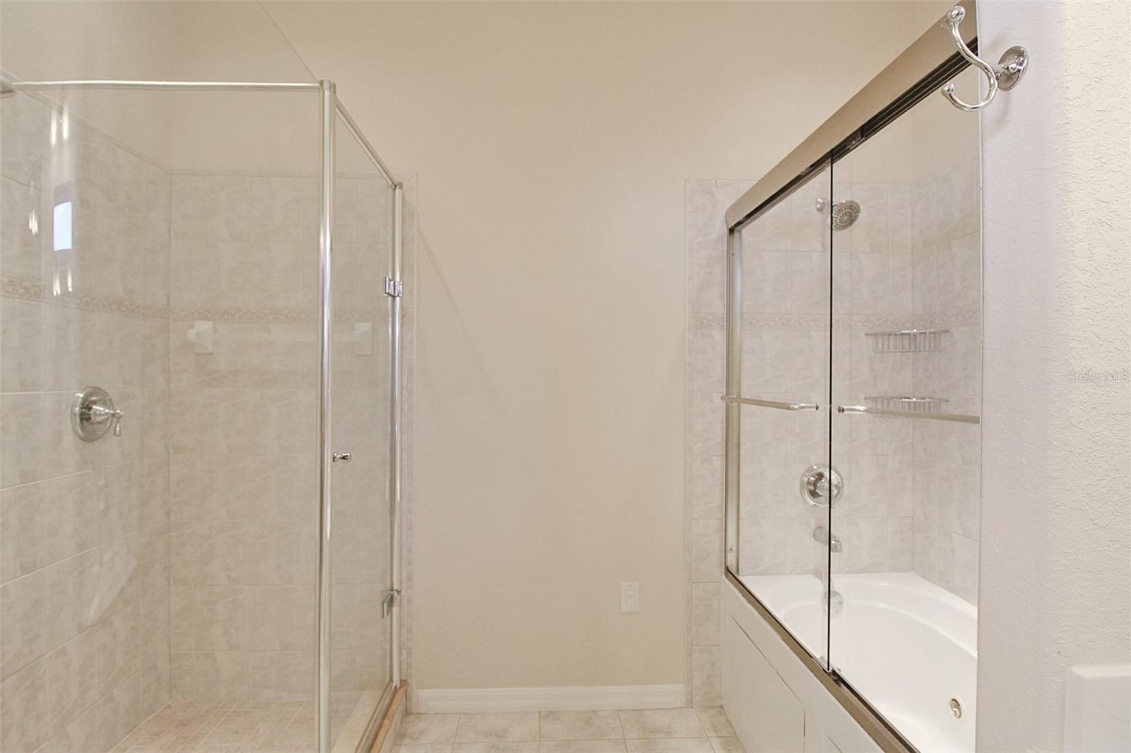 FOXBROOK PH I - Residential Lease