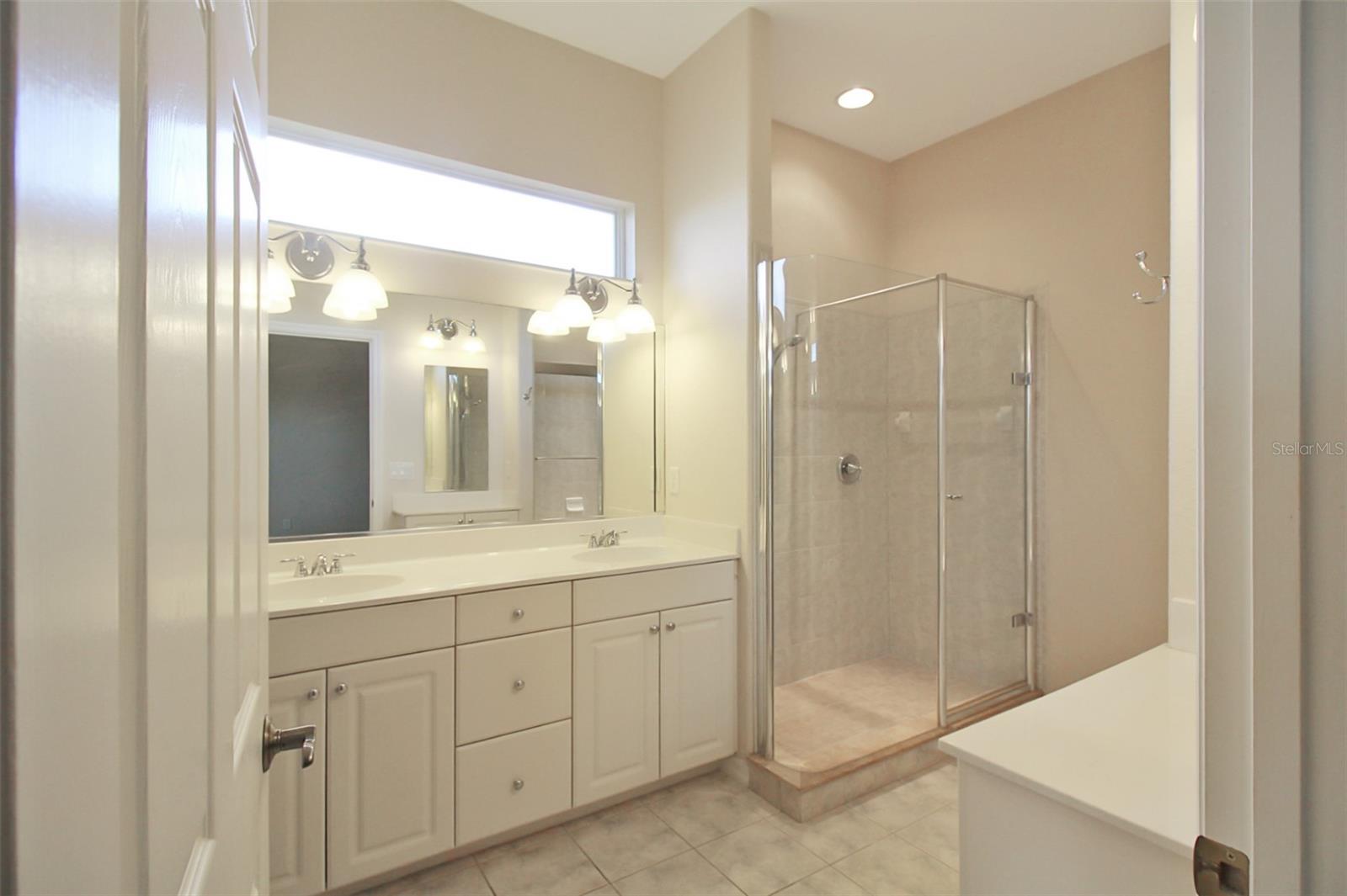 FOXBROOK PH I - Residential Lease