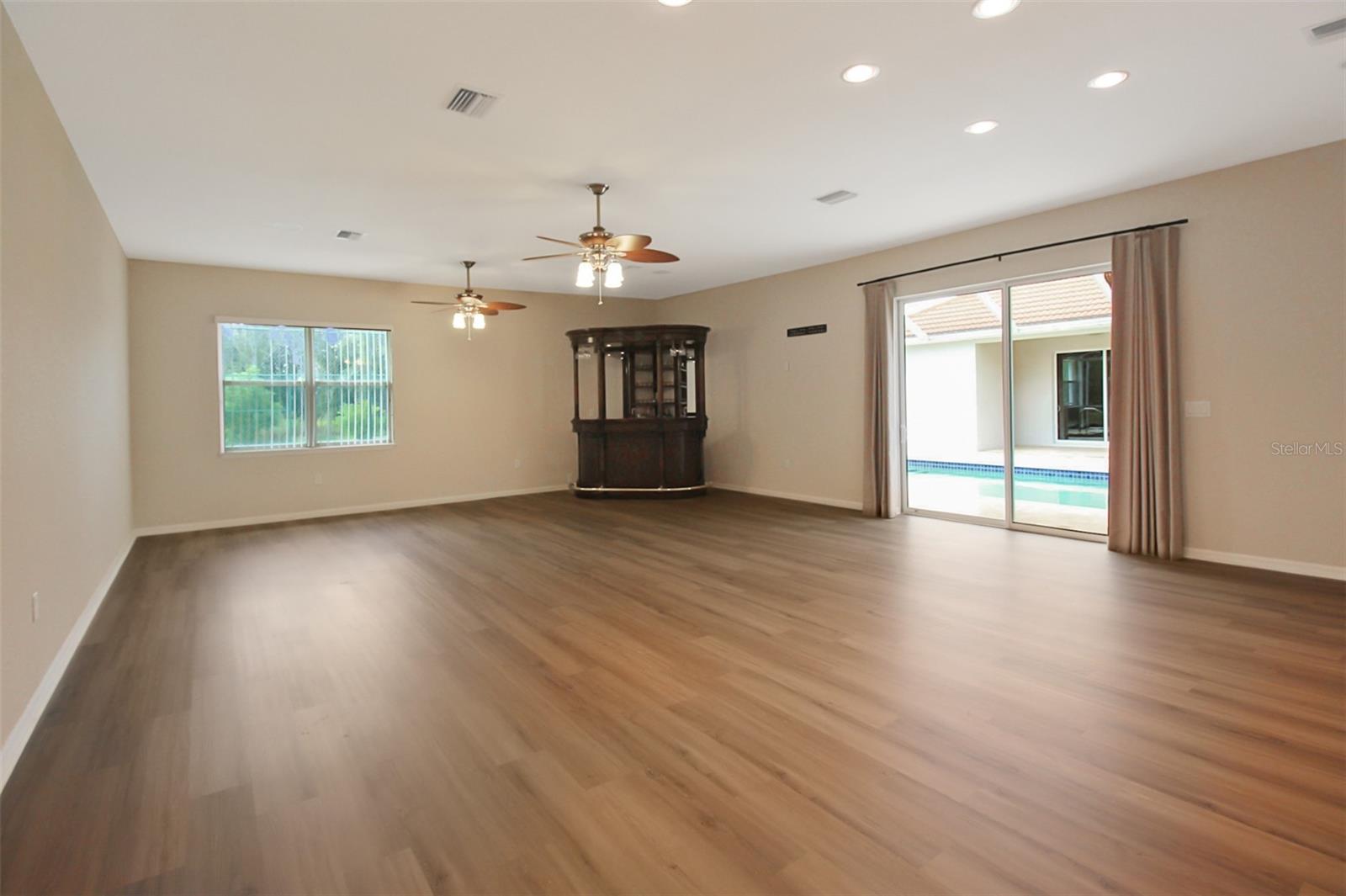 FOXBROOK PH I - Residential Lease