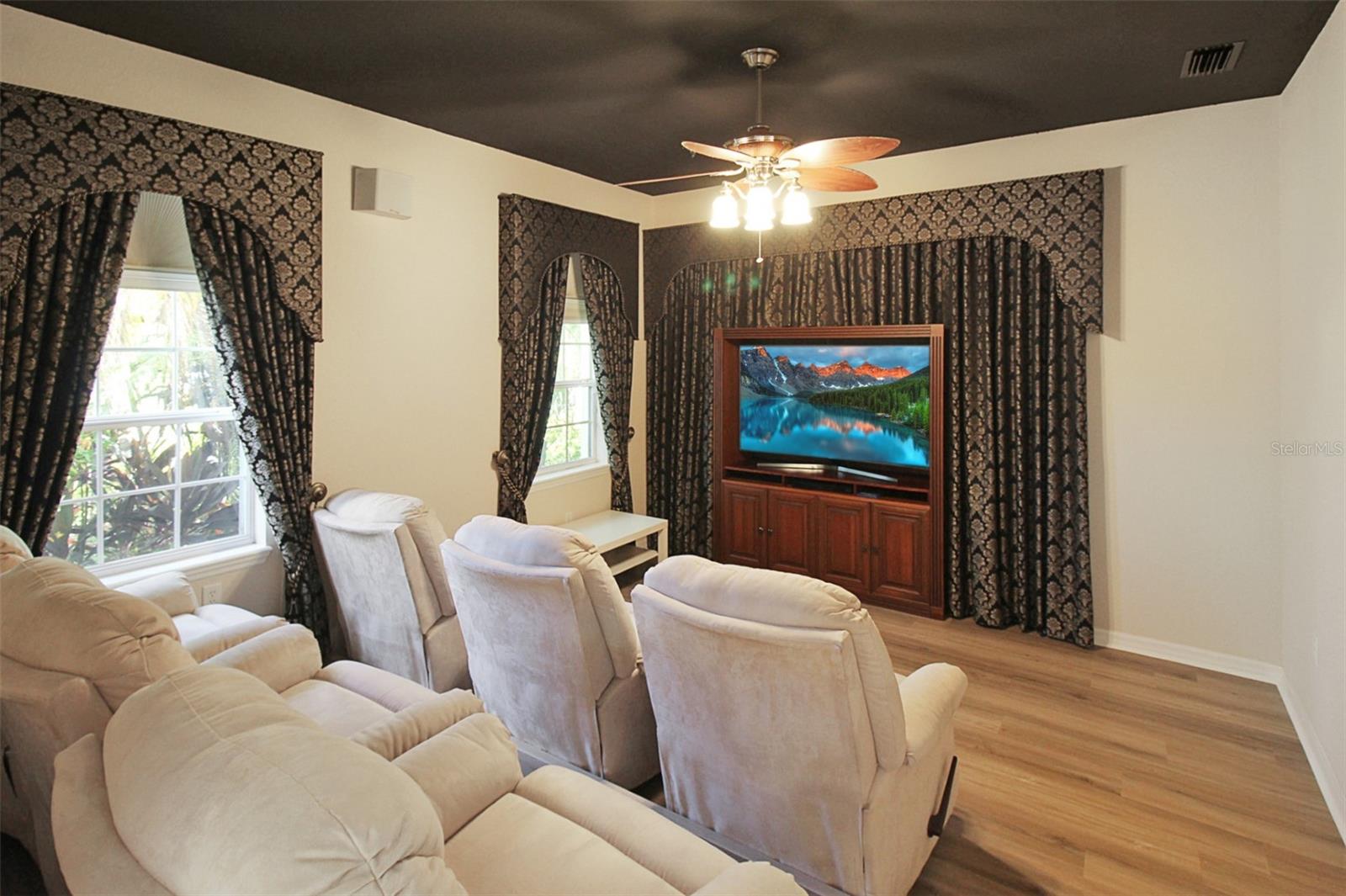 FOXBROOK PH I - Residential Lease