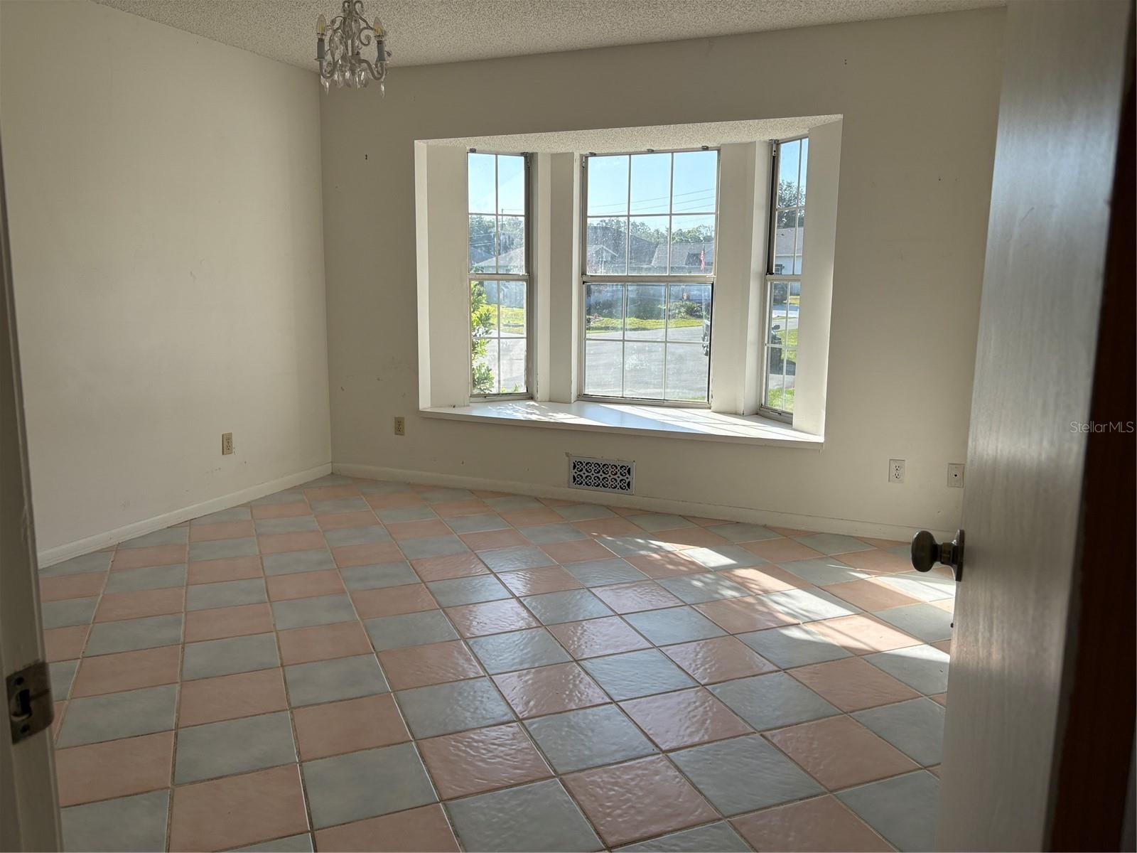 OAKWOOD VILLAGE BEVERLY HILLS PH 01 - Residential