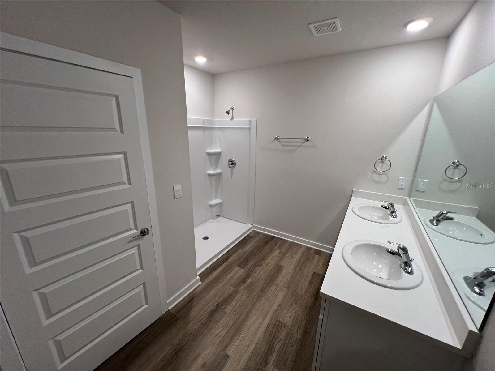 STAR FARMSPH V-SUB - Residential Lease