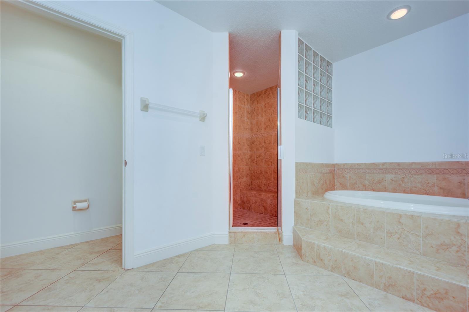 LAS FLORES - Residential Lease