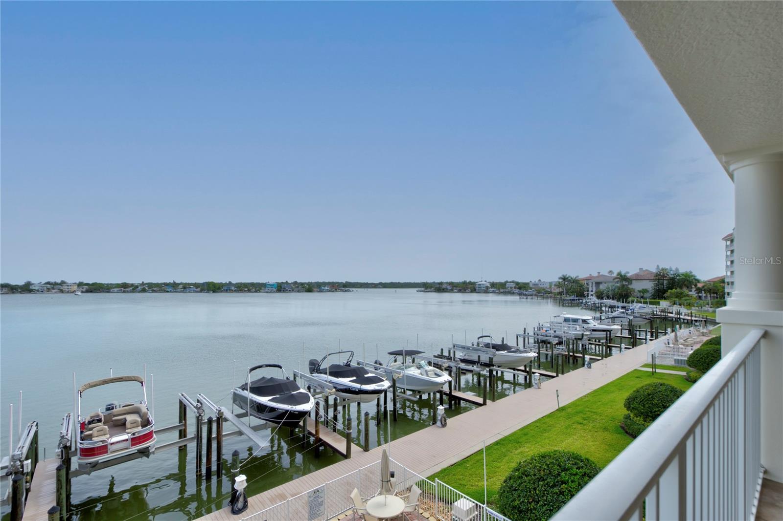 LAS FLORES - Residential Lease