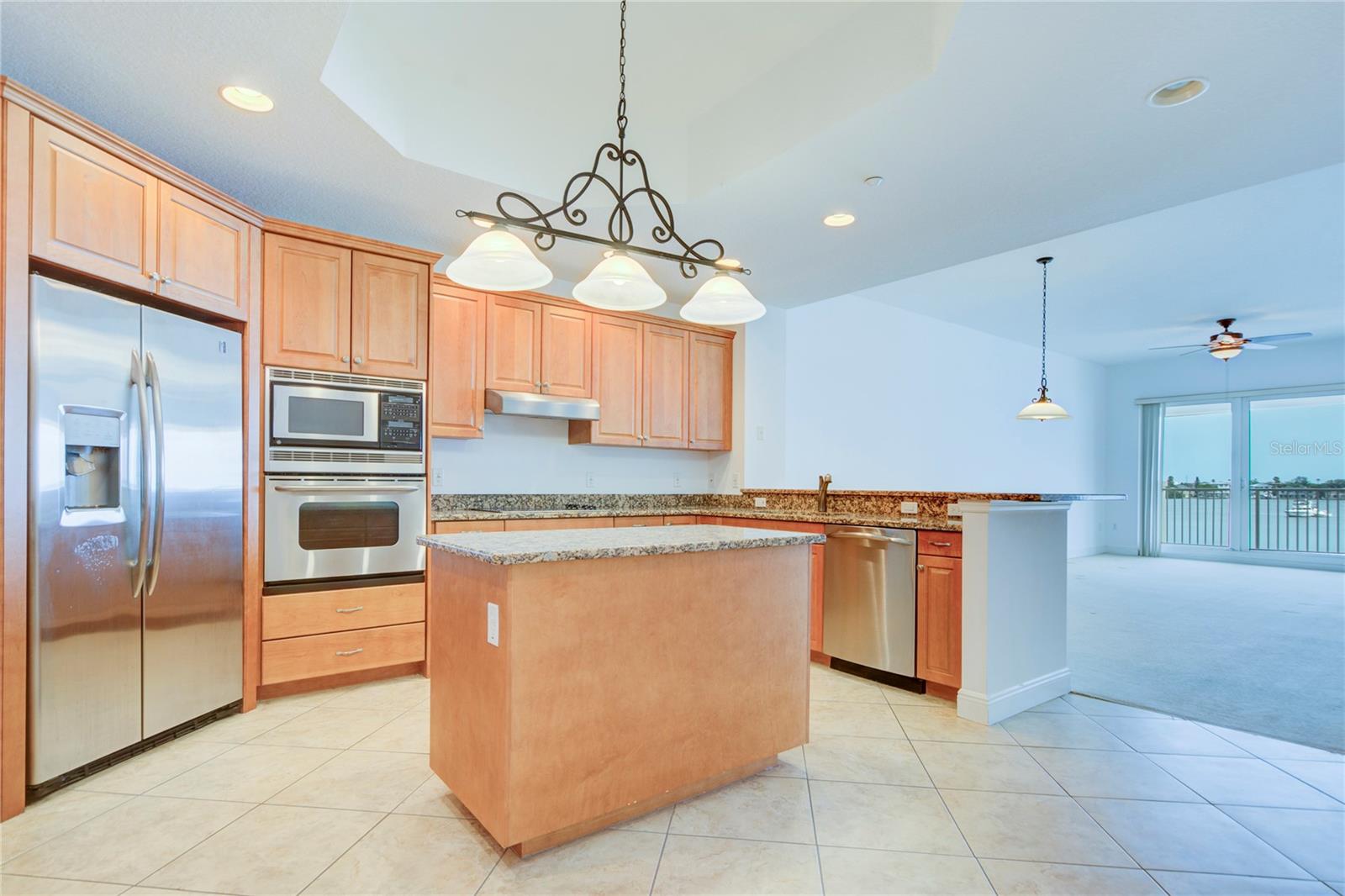 LAS FLORES - Residential Lease