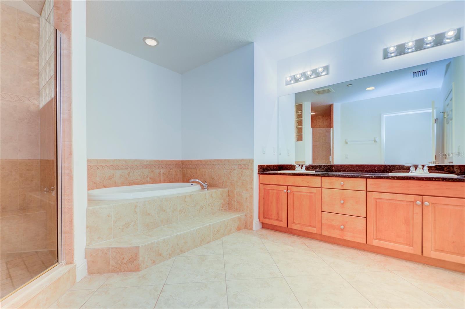 LAS FLORES - Residential Lease