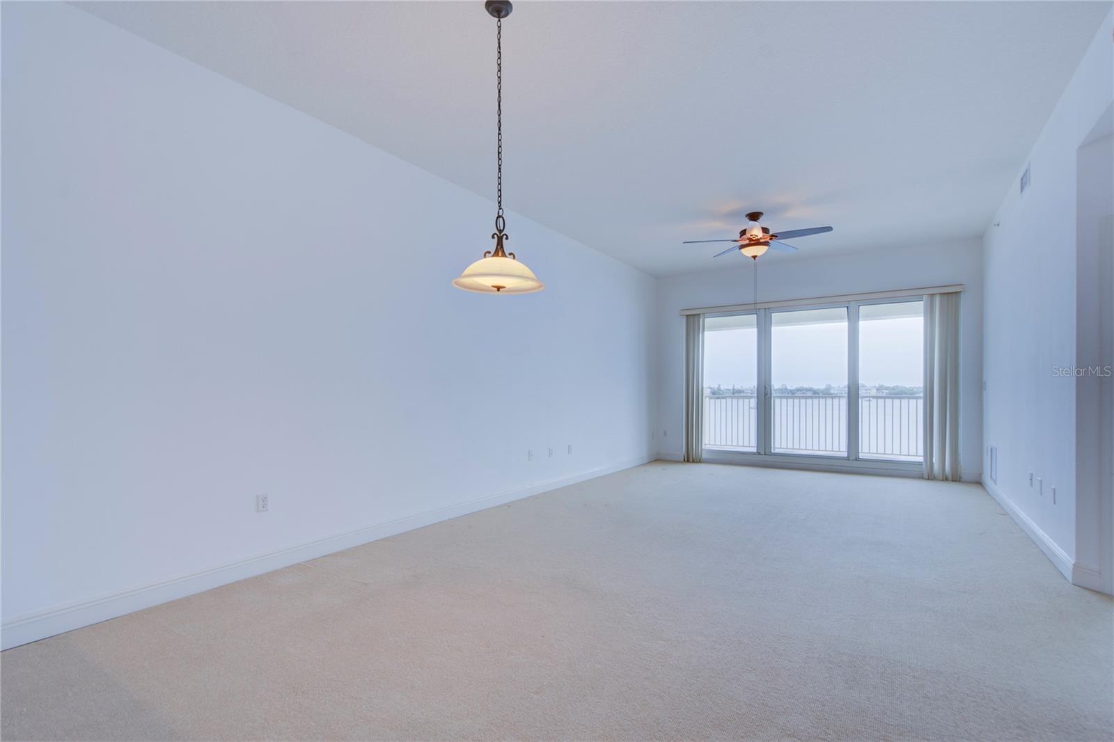 LAS FLORES - Residential Lease