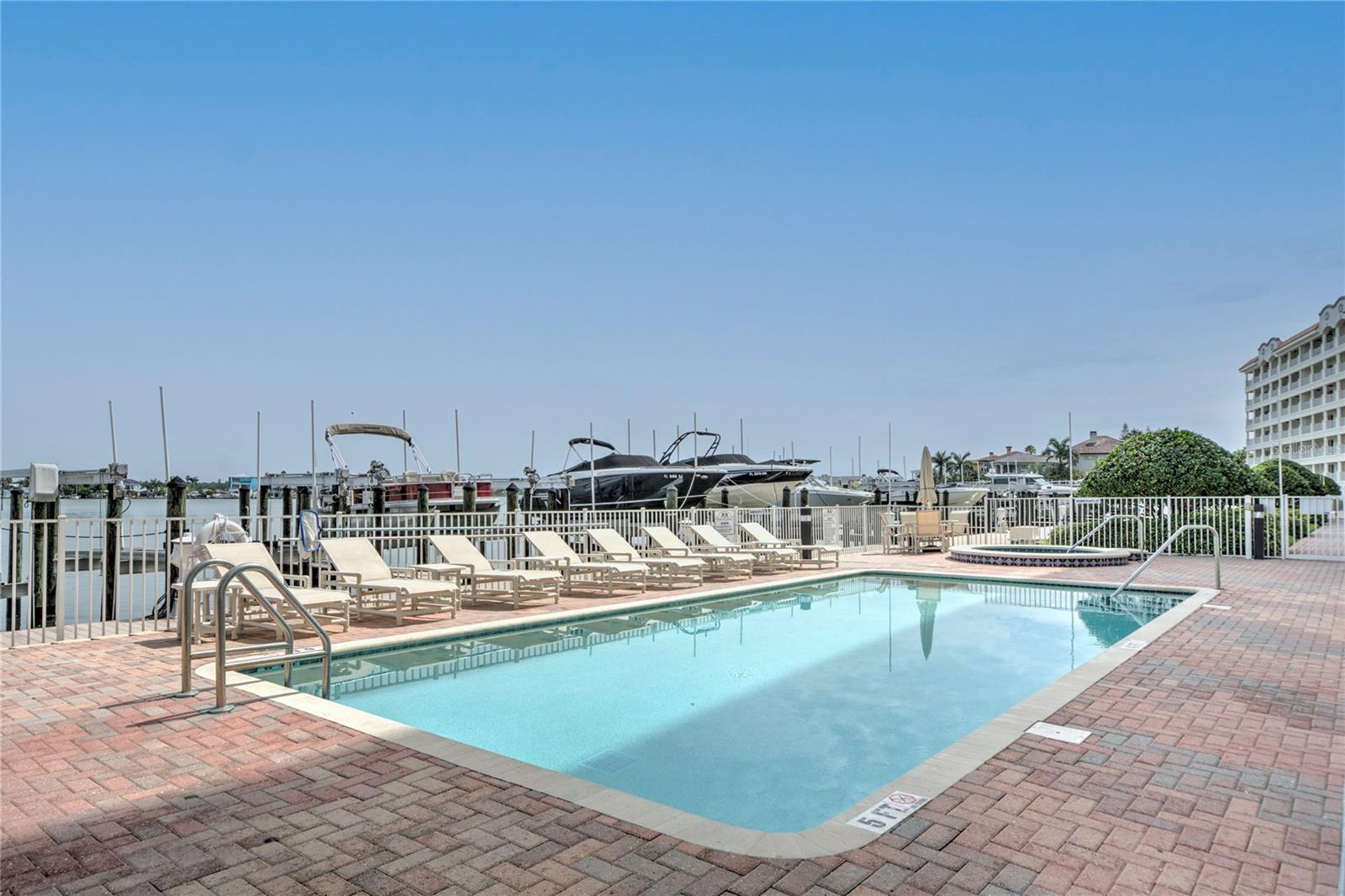 LAS FLORES - Residential Lease