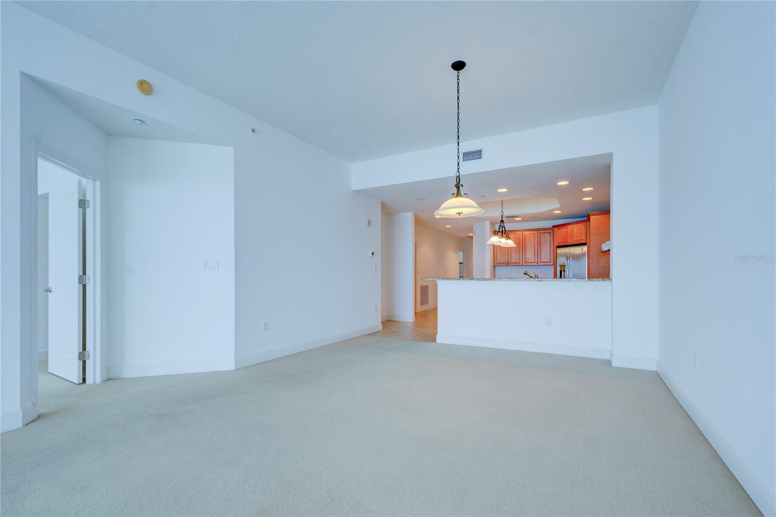 LAS FLORES - Residential Lease