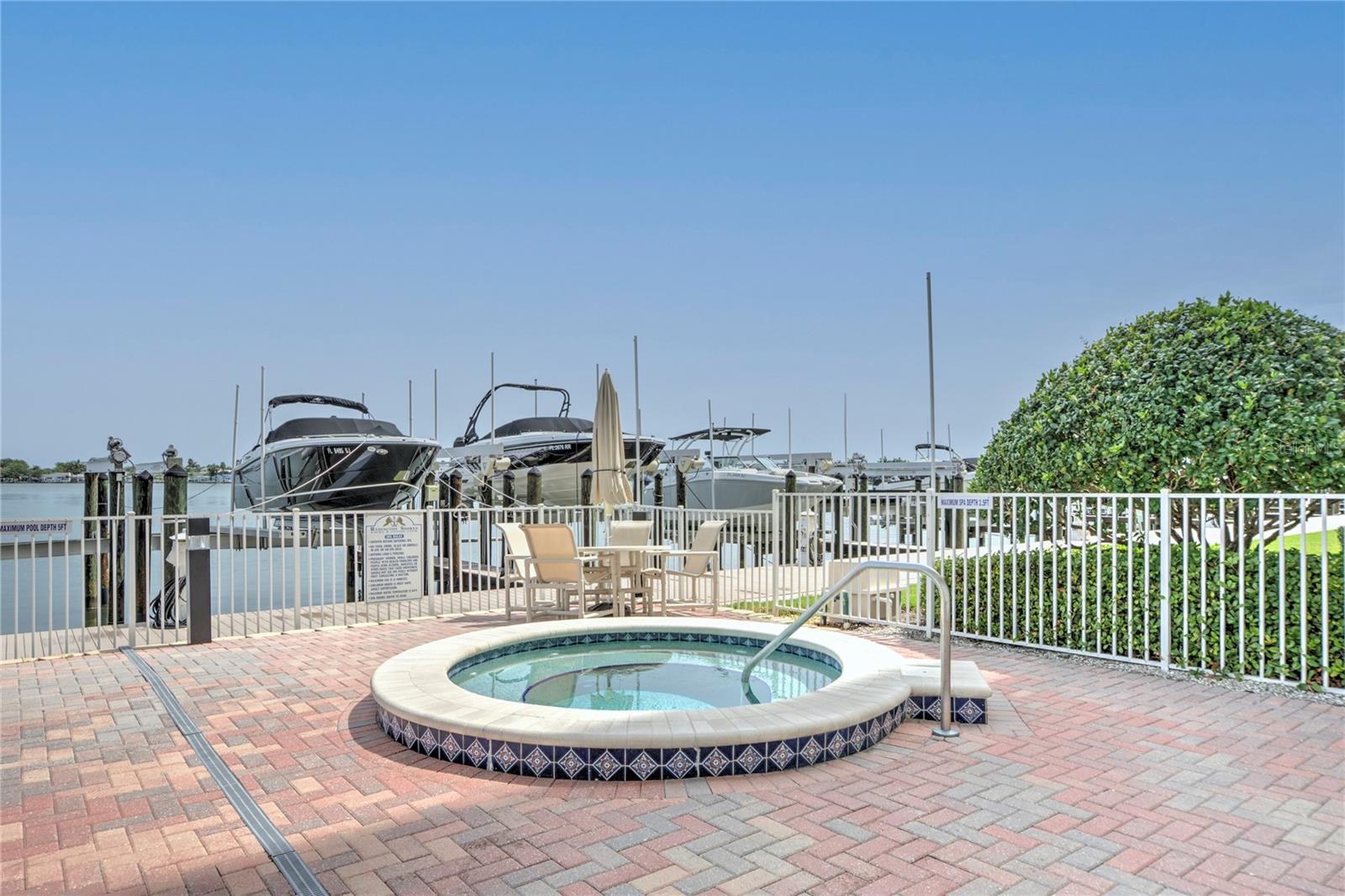 LAS FLORES - Residential Lease