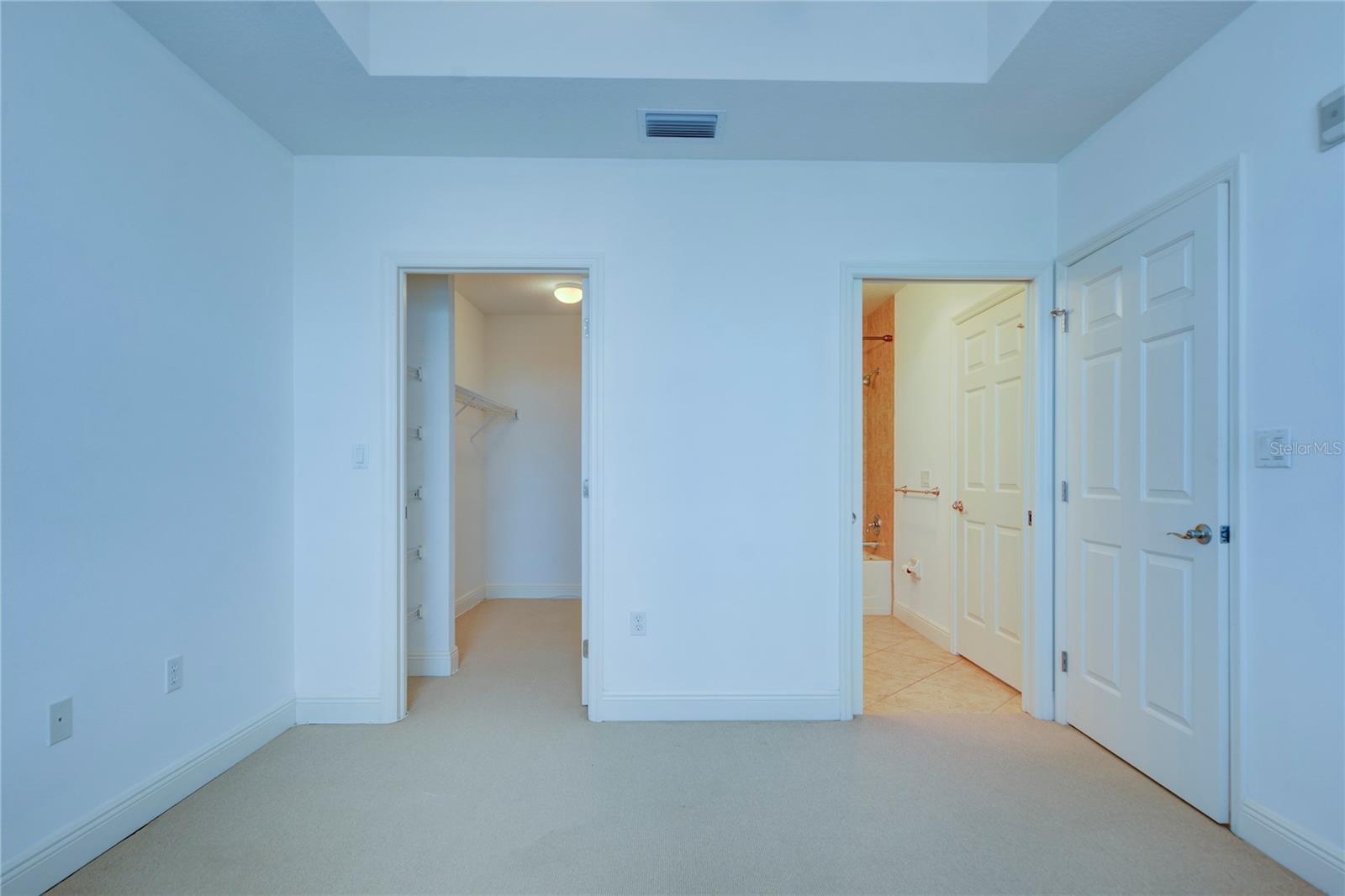 LAS FLORES - Residential Lease