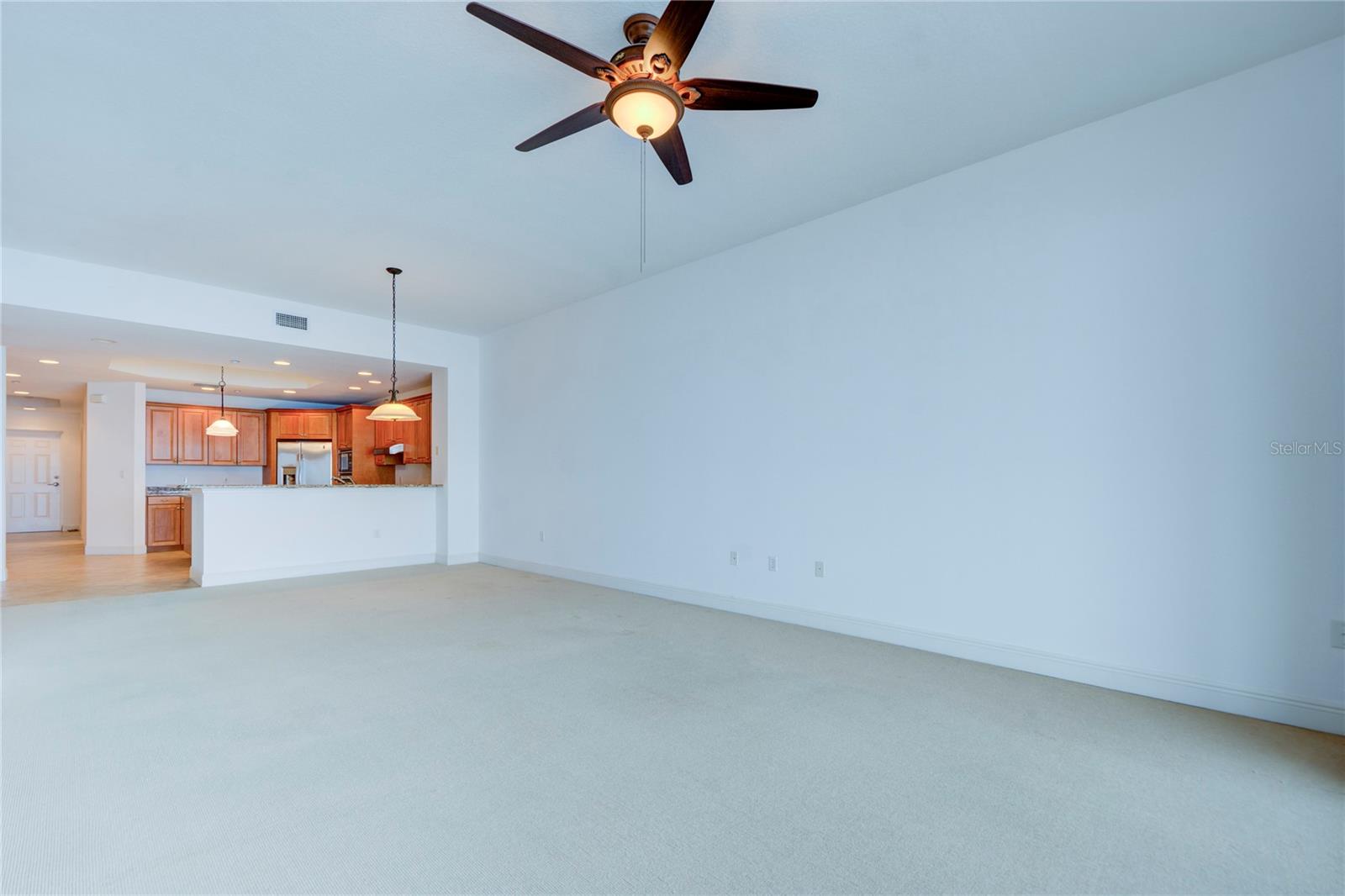 LAS FLORES - Residential Lease