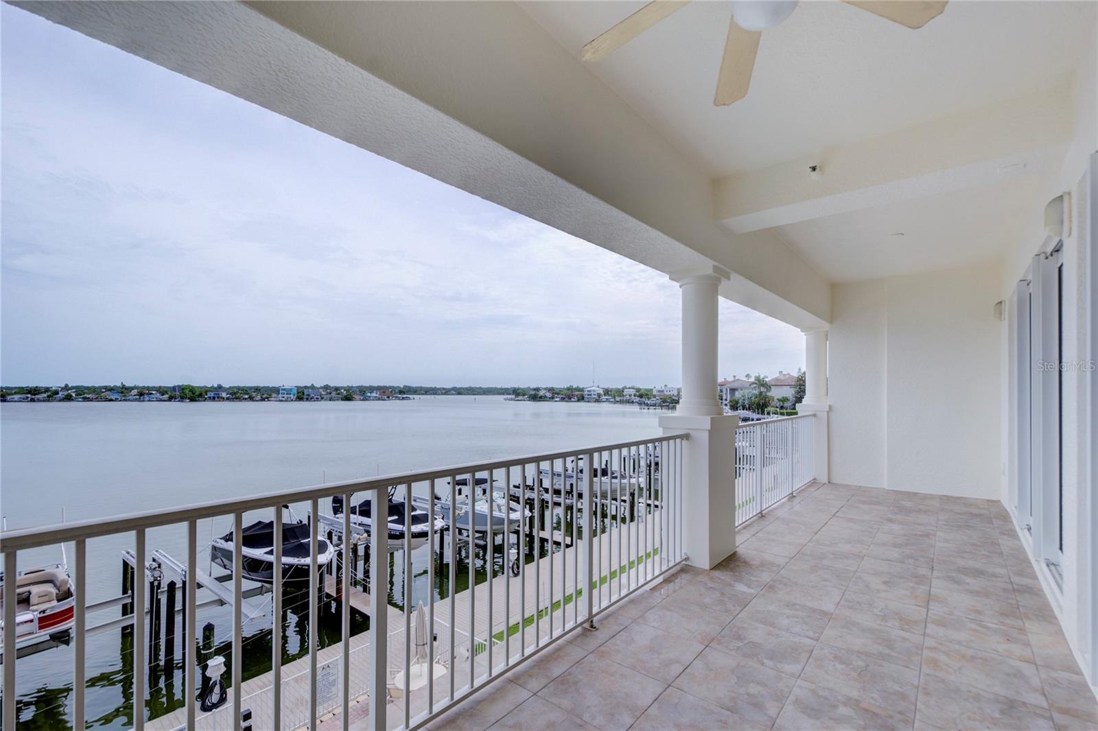 LAS FLORES - Residential Lease