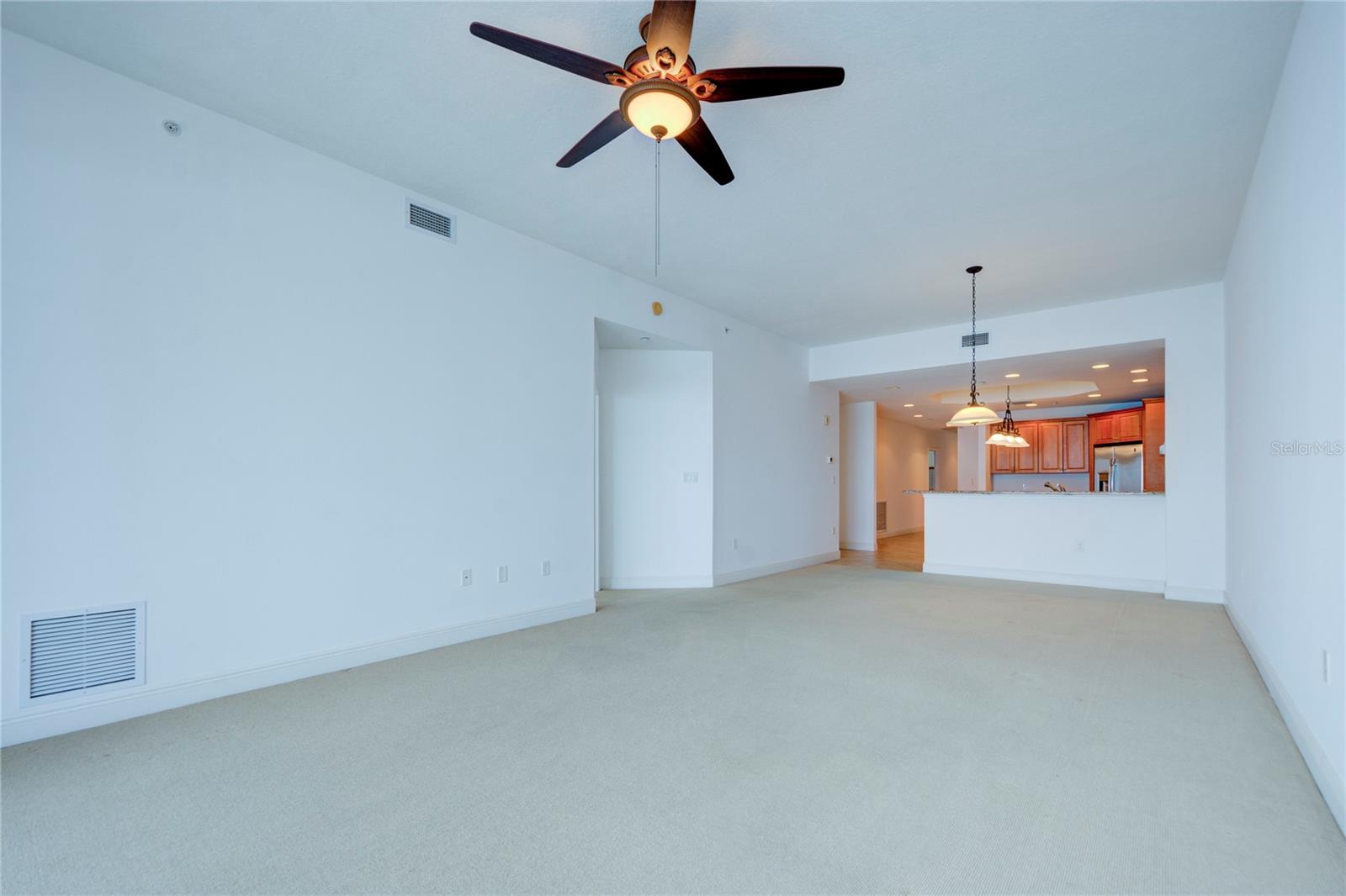 LAS FLORES - Residential Lease