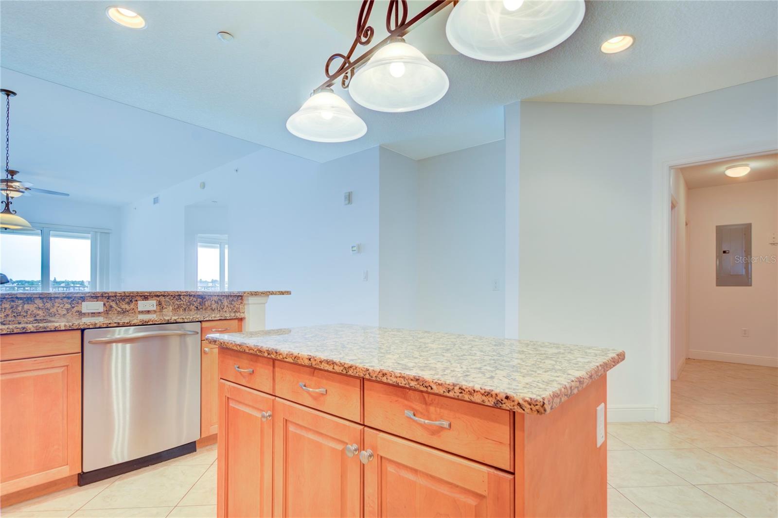 LAS FLORES - Residential Lease