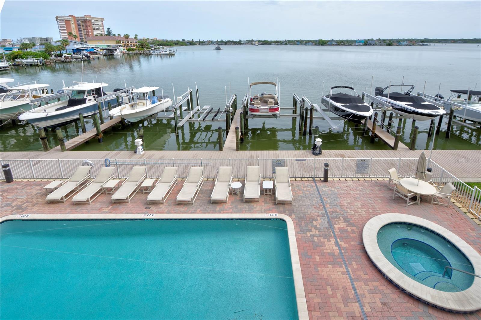 LAS FLORES - Residential Lease