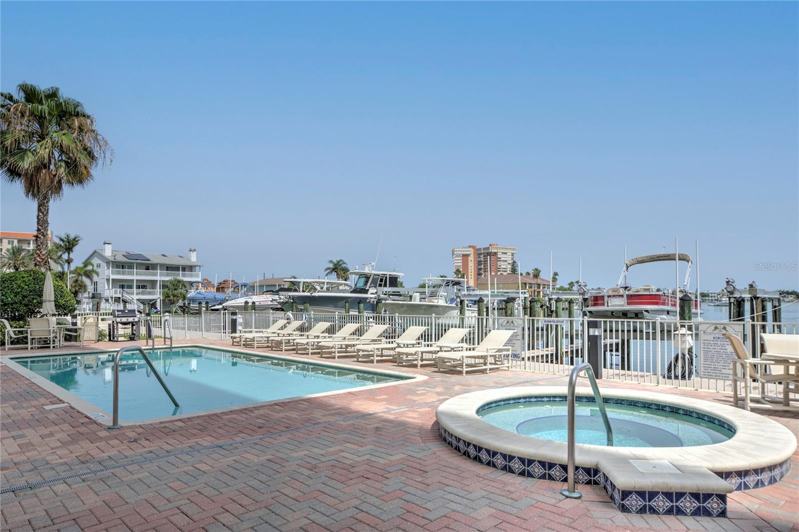 LAS FLORES - Residential Lease