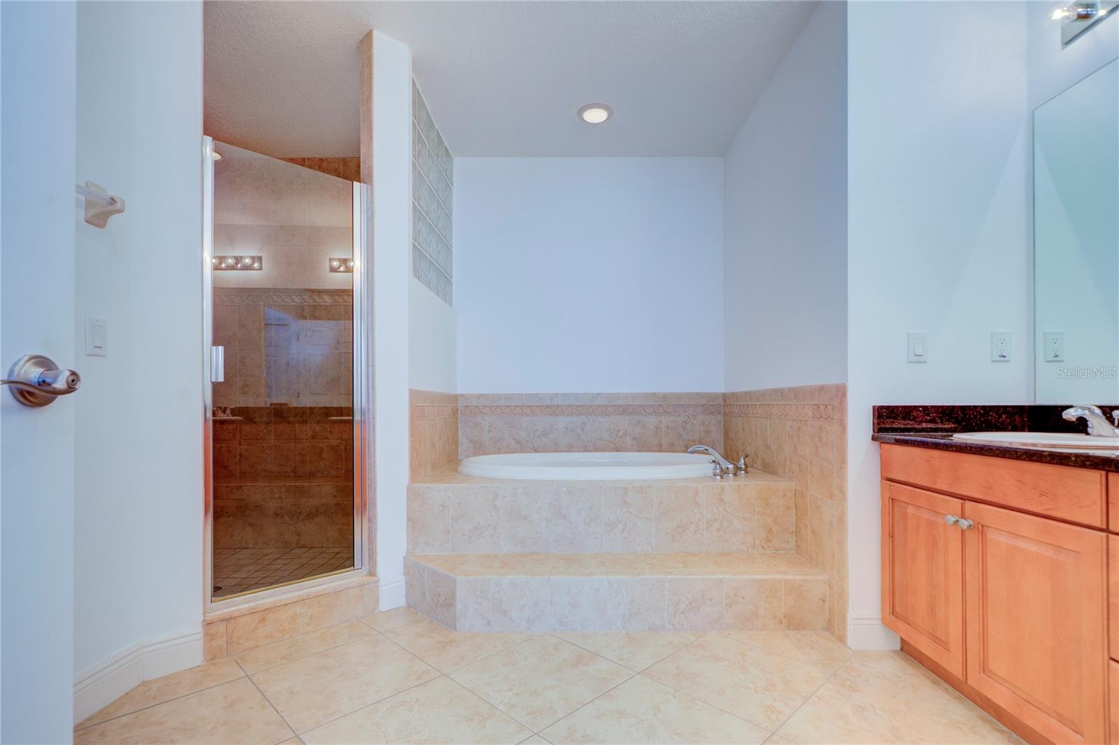 LAS FLORES - Residential Lease