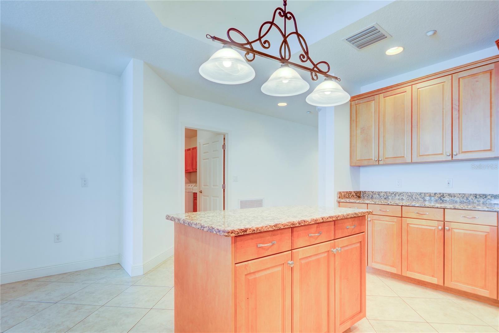 LAS FLORES - Residential Lease