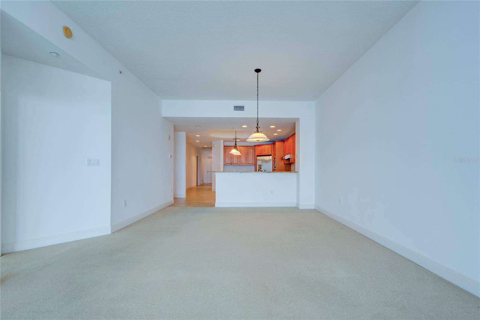 LAS FLORES - Residential Lease