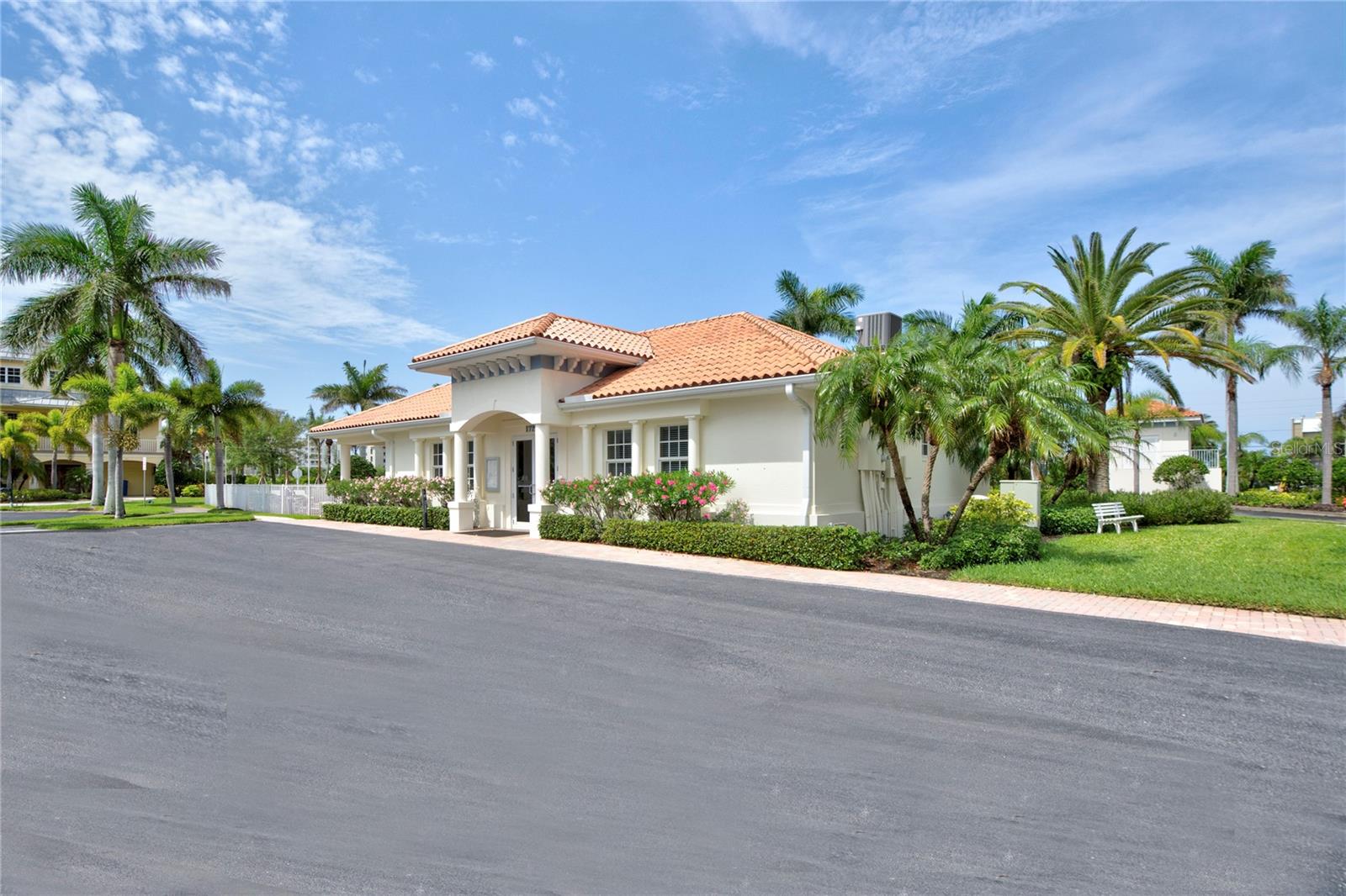 LAS FLORES - Residential Lease