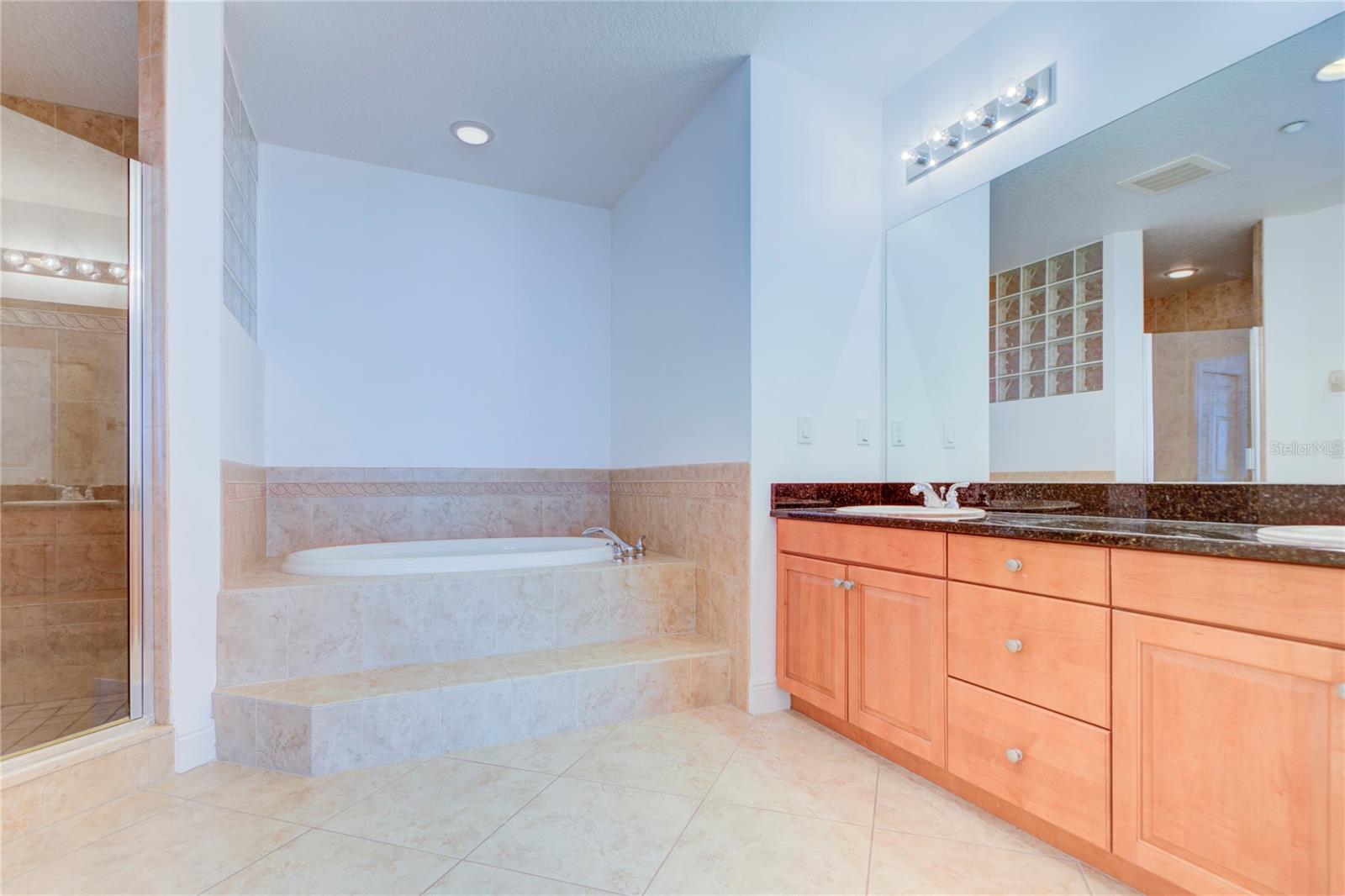 LAS FLORES - Residential Lease