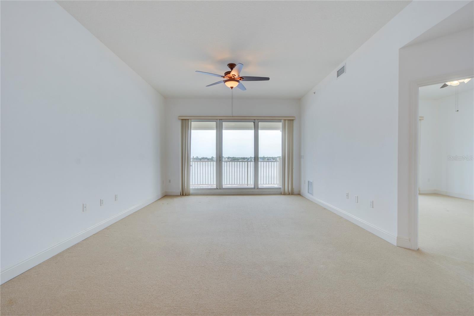 LAS FLORES - Residential Lease