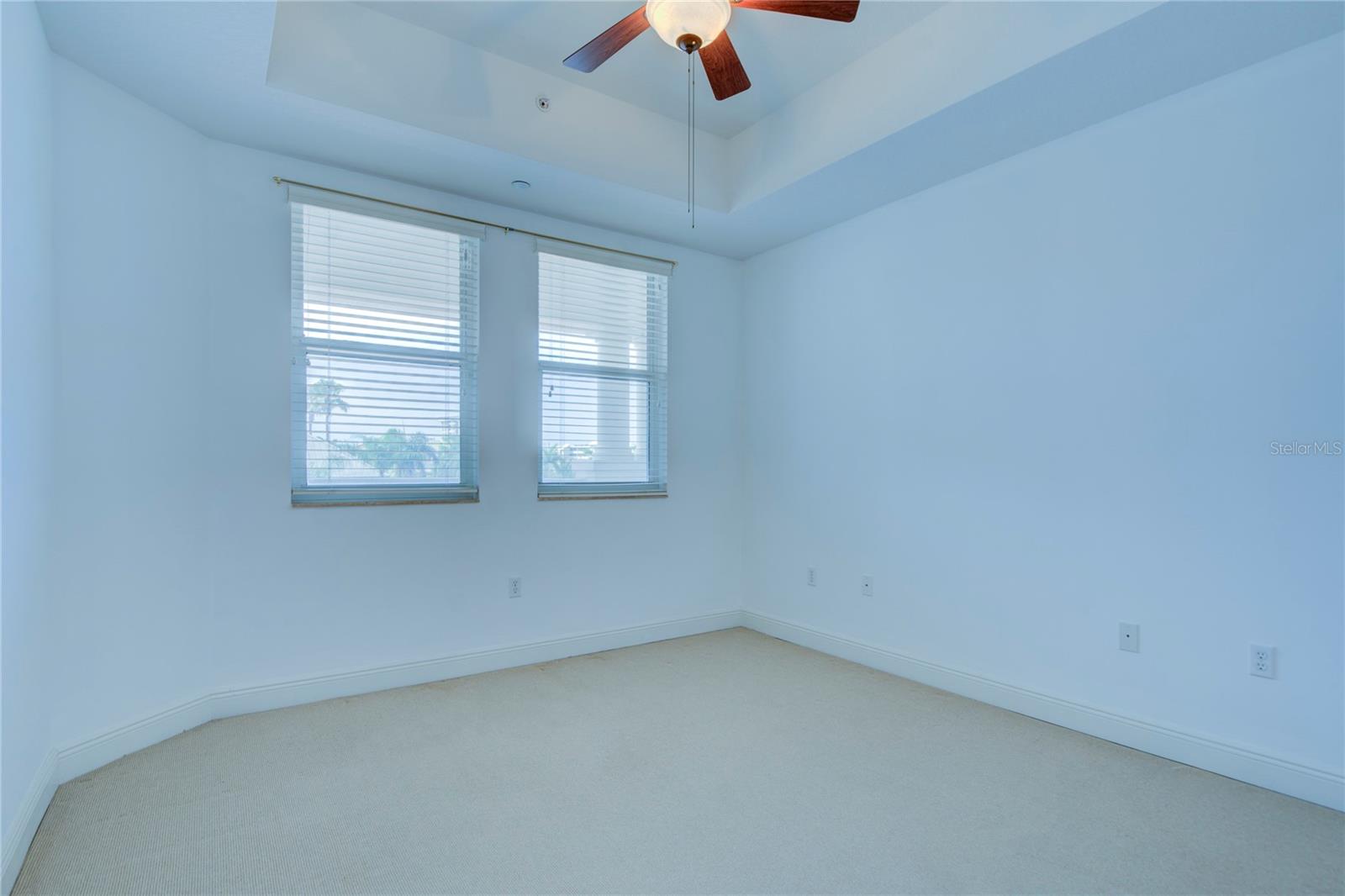 LAS FLORES - Residential Lease