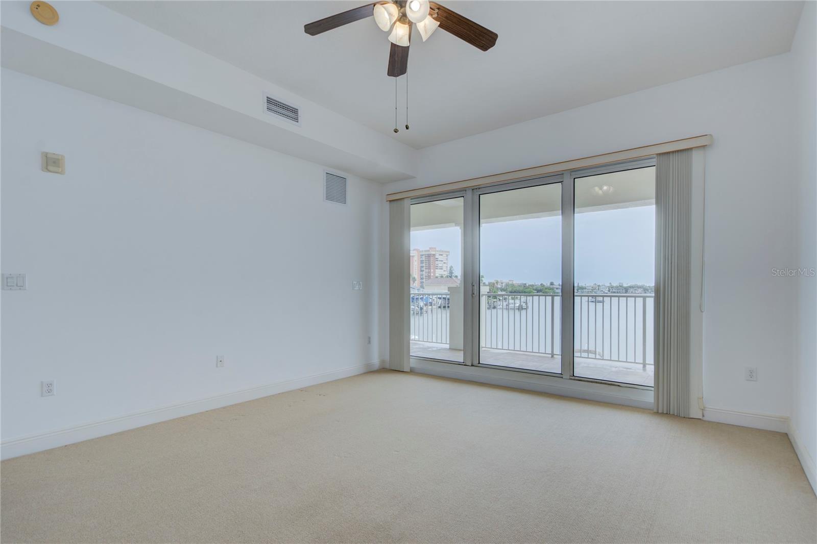 LAS FLORES - Residential Lease