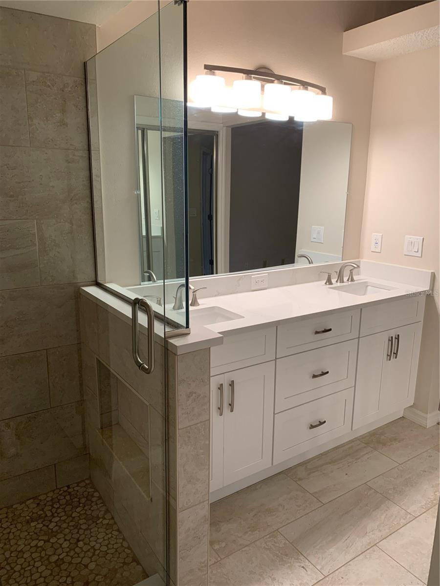 LAUREL OAKS AT COUNTRY WOODS CONDO - Residential Lease