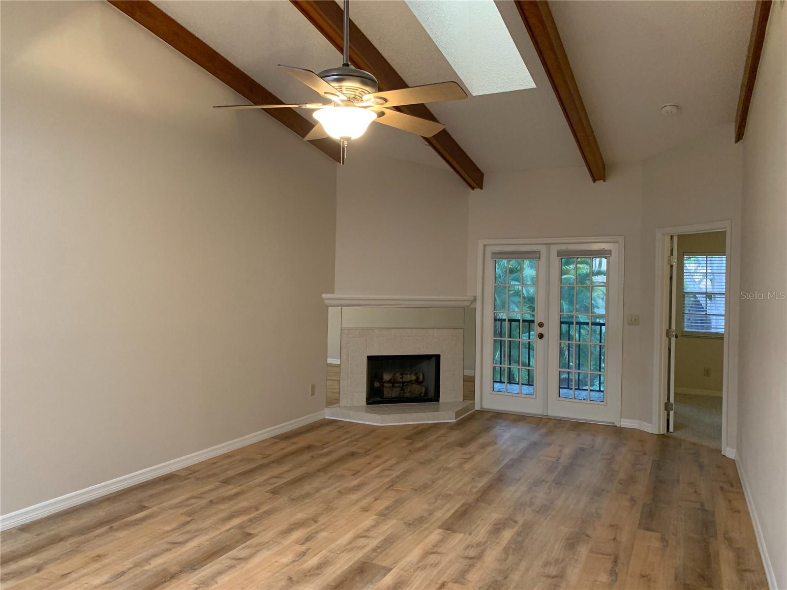 LAUREL OAKS AT COUNTRY WOODS CONDO - Residential Lease