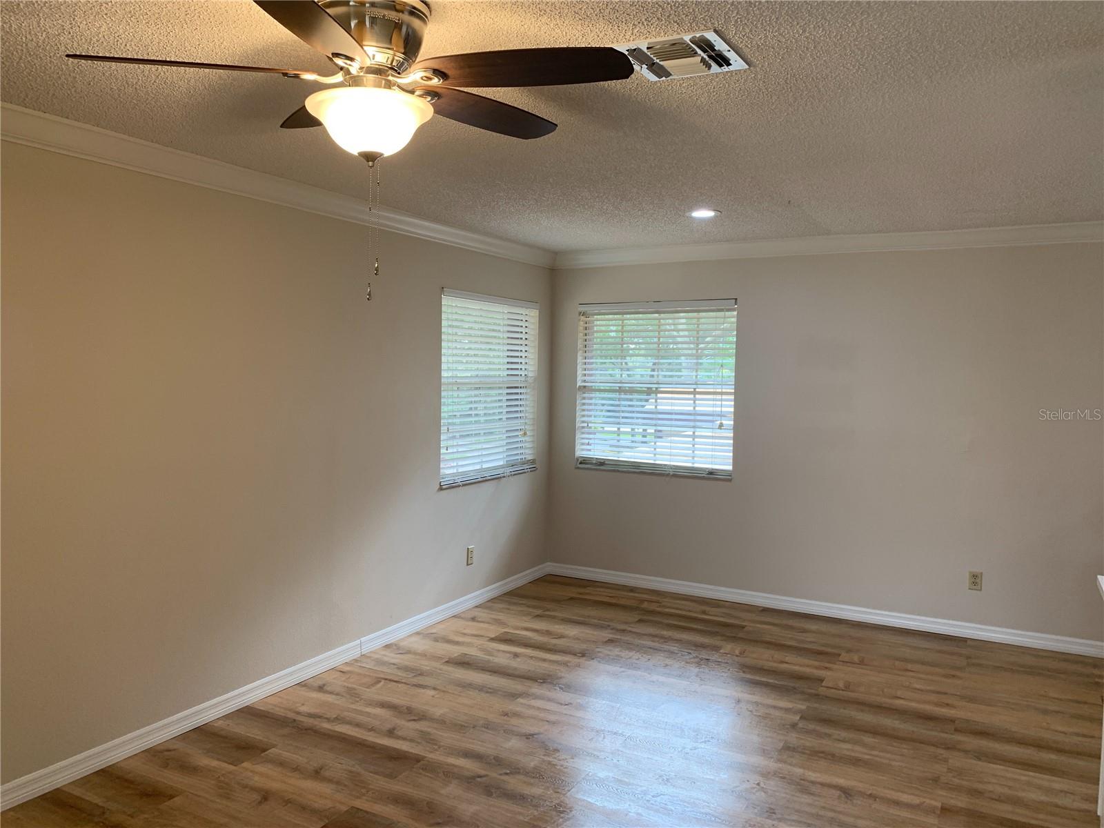 LAUREL OAKS AT COUNTRY WOODS CONDO - Residential Lease