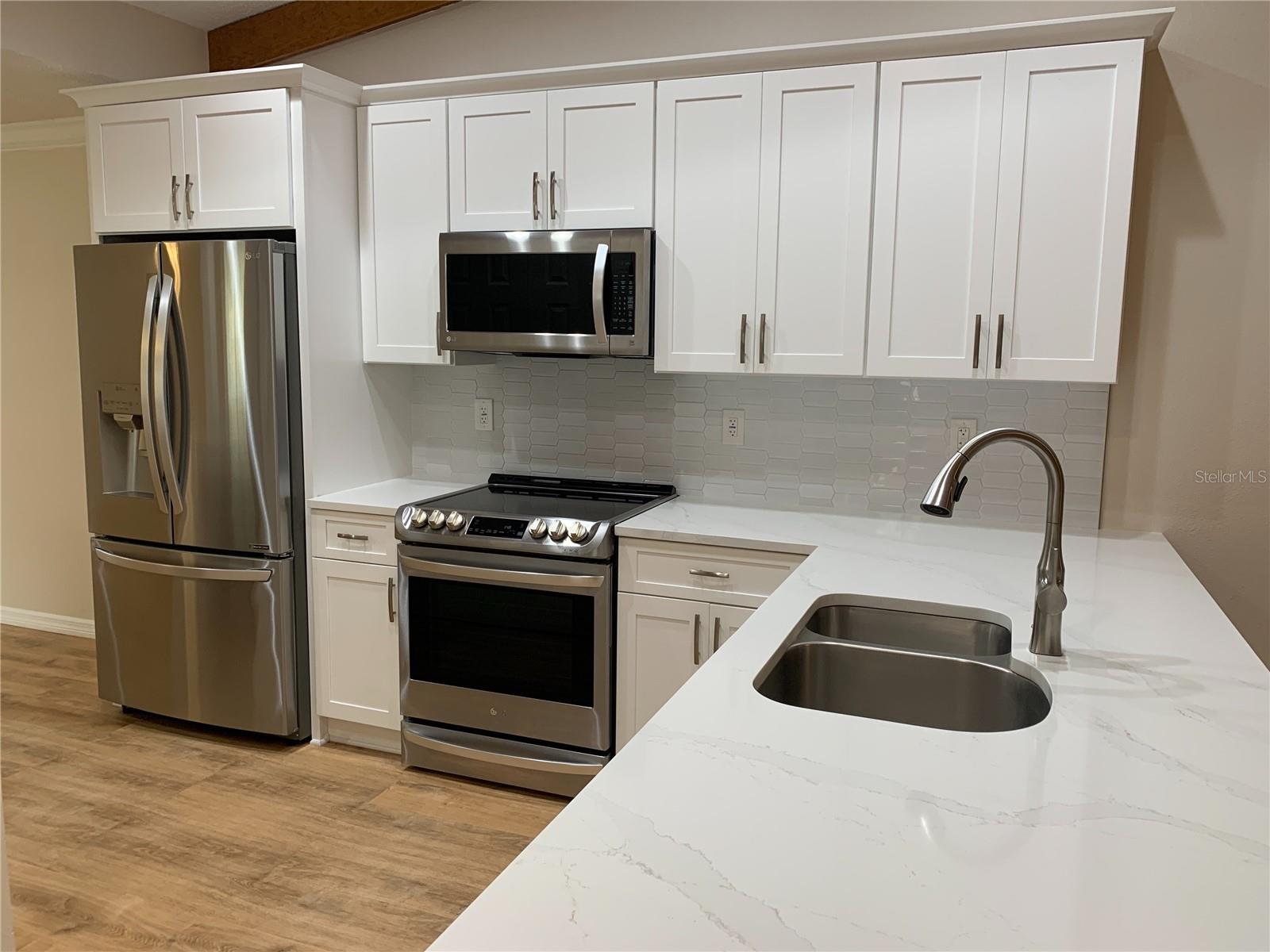 LAUREL OAKS AT COUNTRY WOODS CONDO - Residential Lease