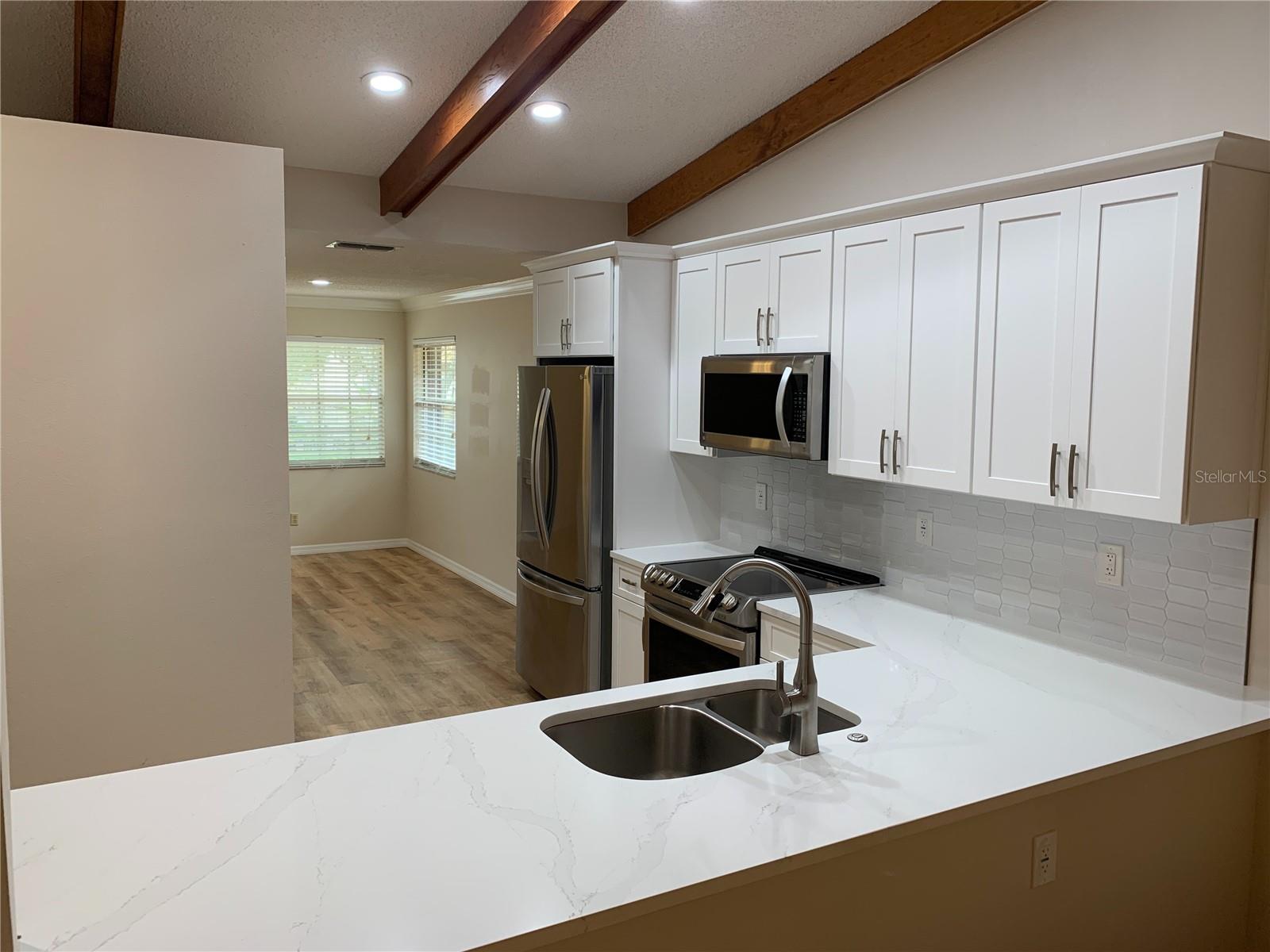 LAUREL OAKS AT COUNTRY WOODS CONDO - Residential Lease