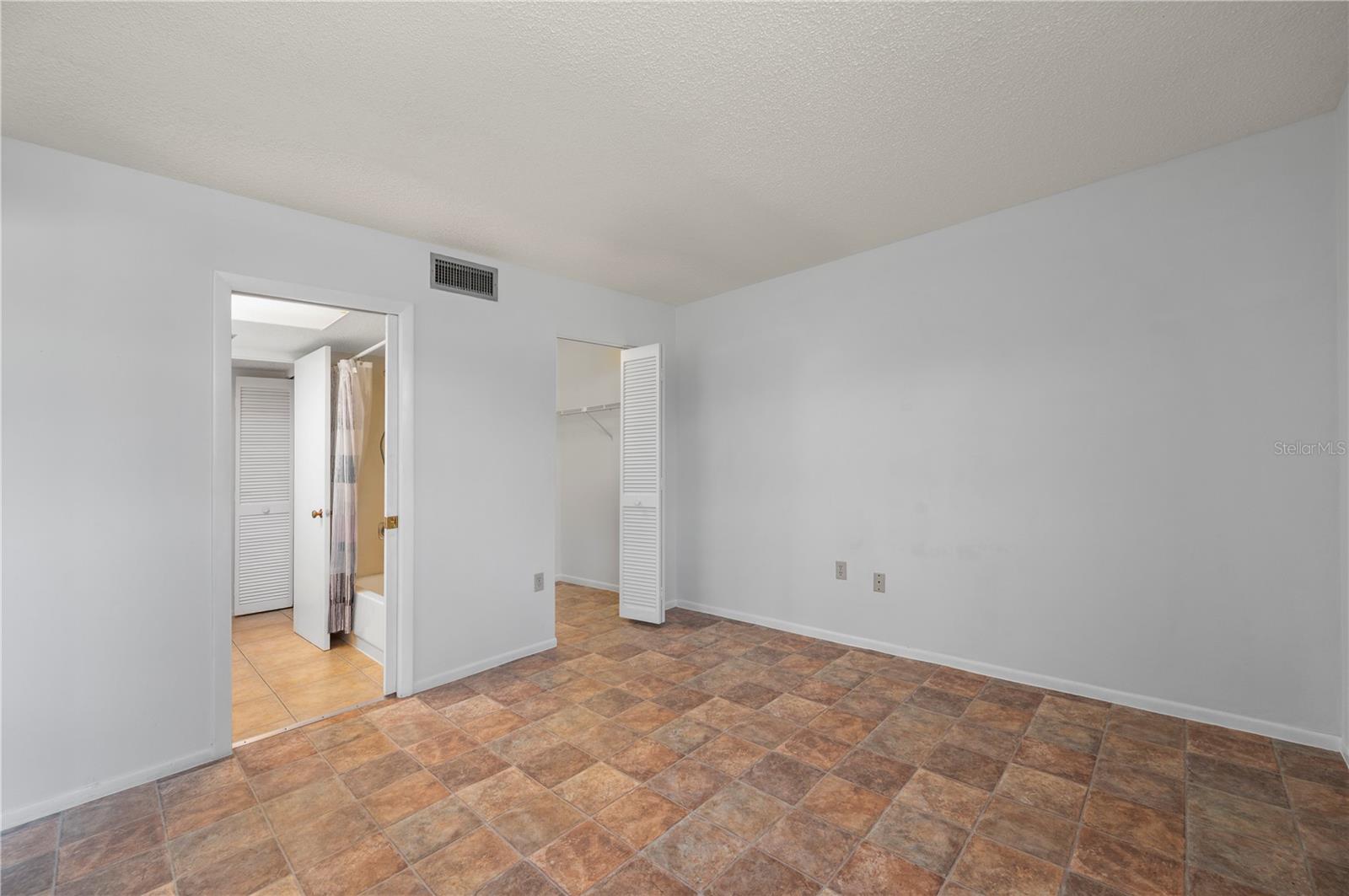 SANDHILL PINES BLDG 13 - Residential