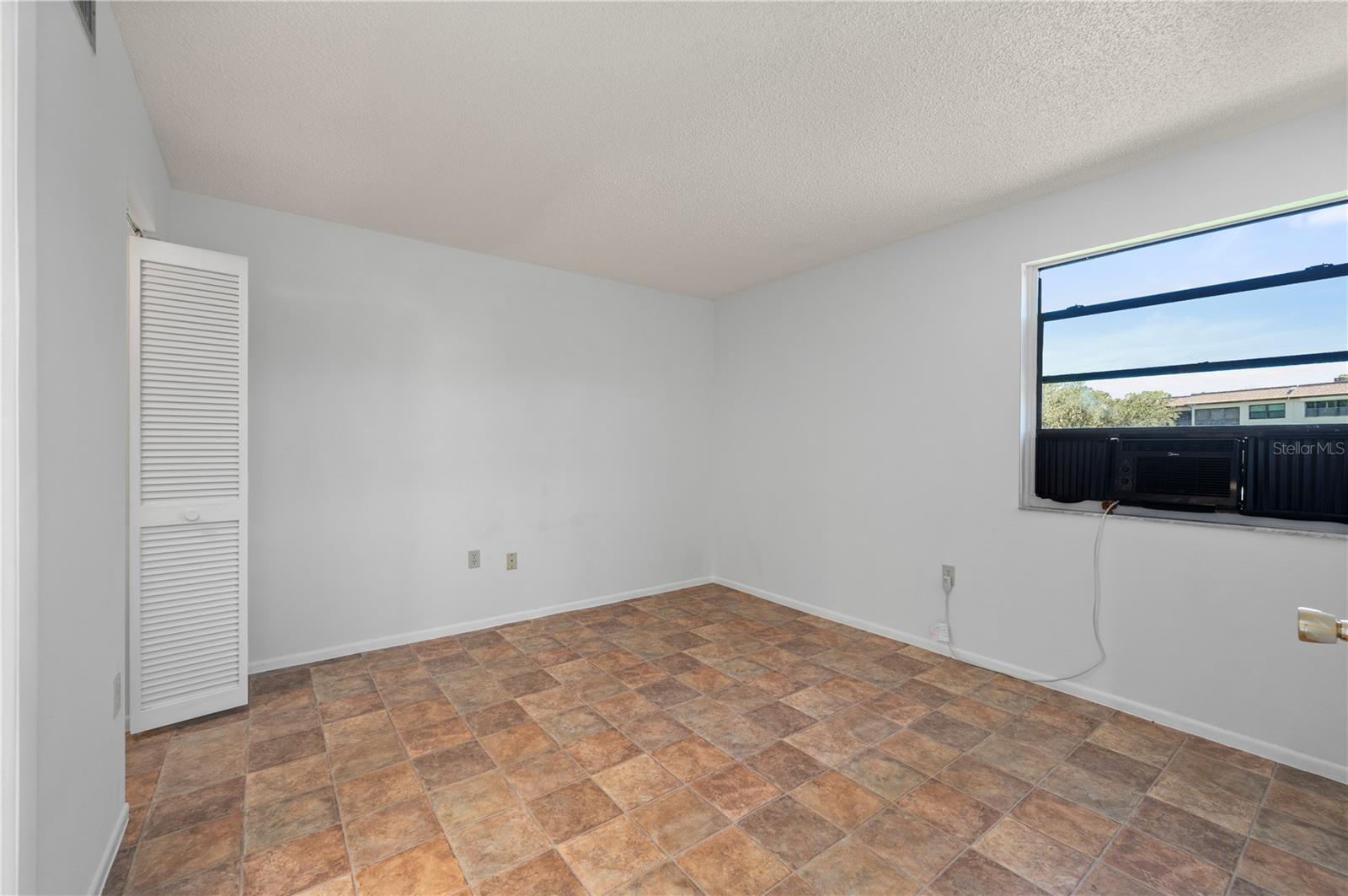 SANDHILL PINES BLDG 13 - Residential