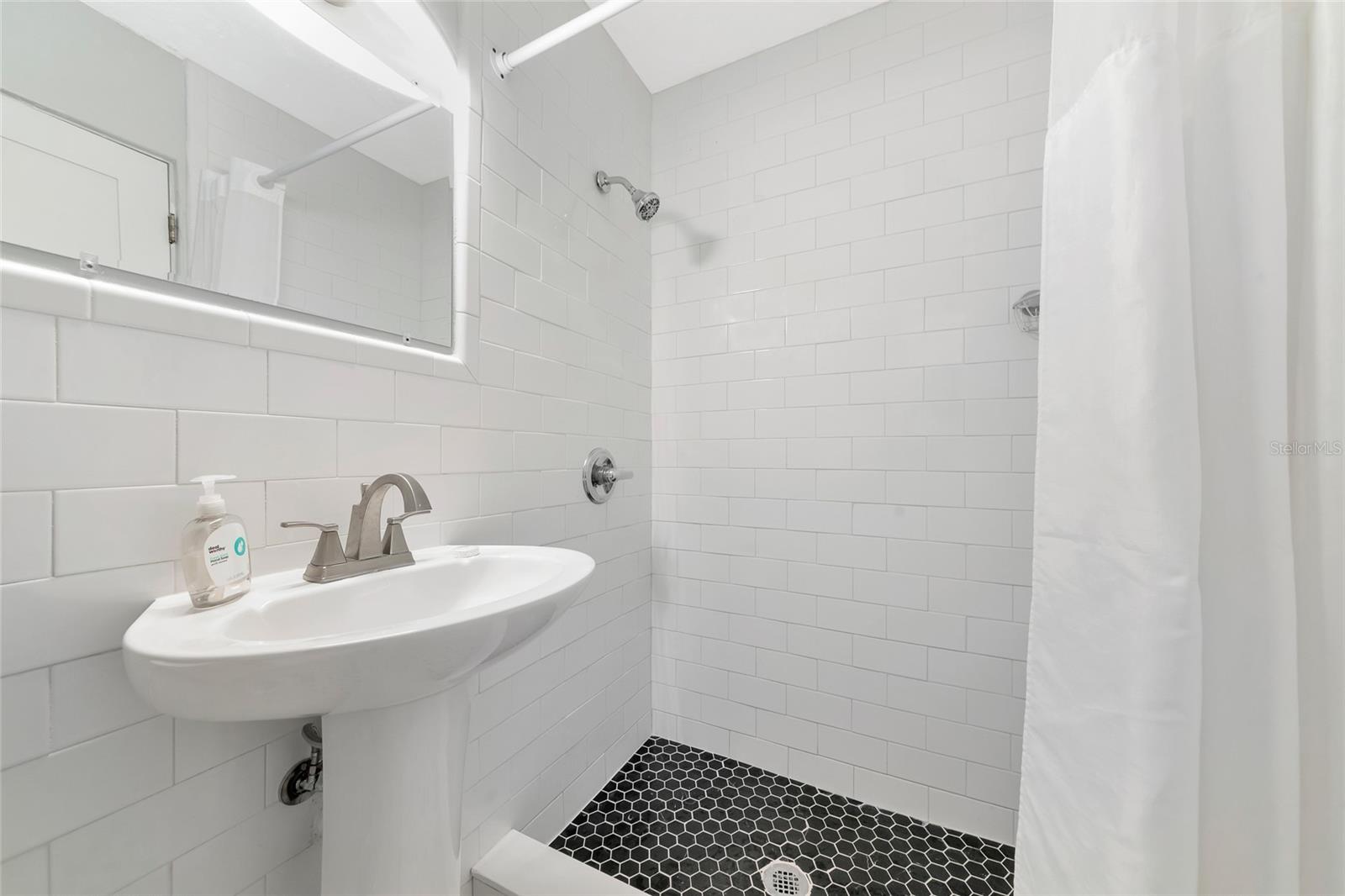 PELICAN GARDENS - Residential